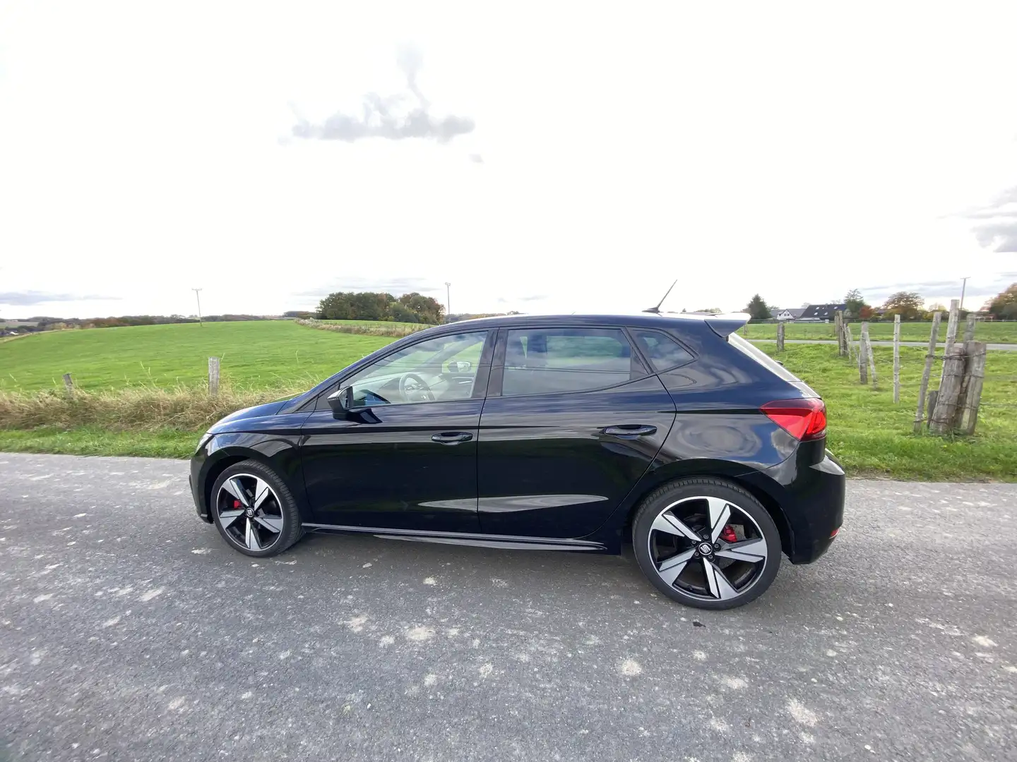 SEAT Ibiza VSSZZZKJZMR184439 Schwarz - 1