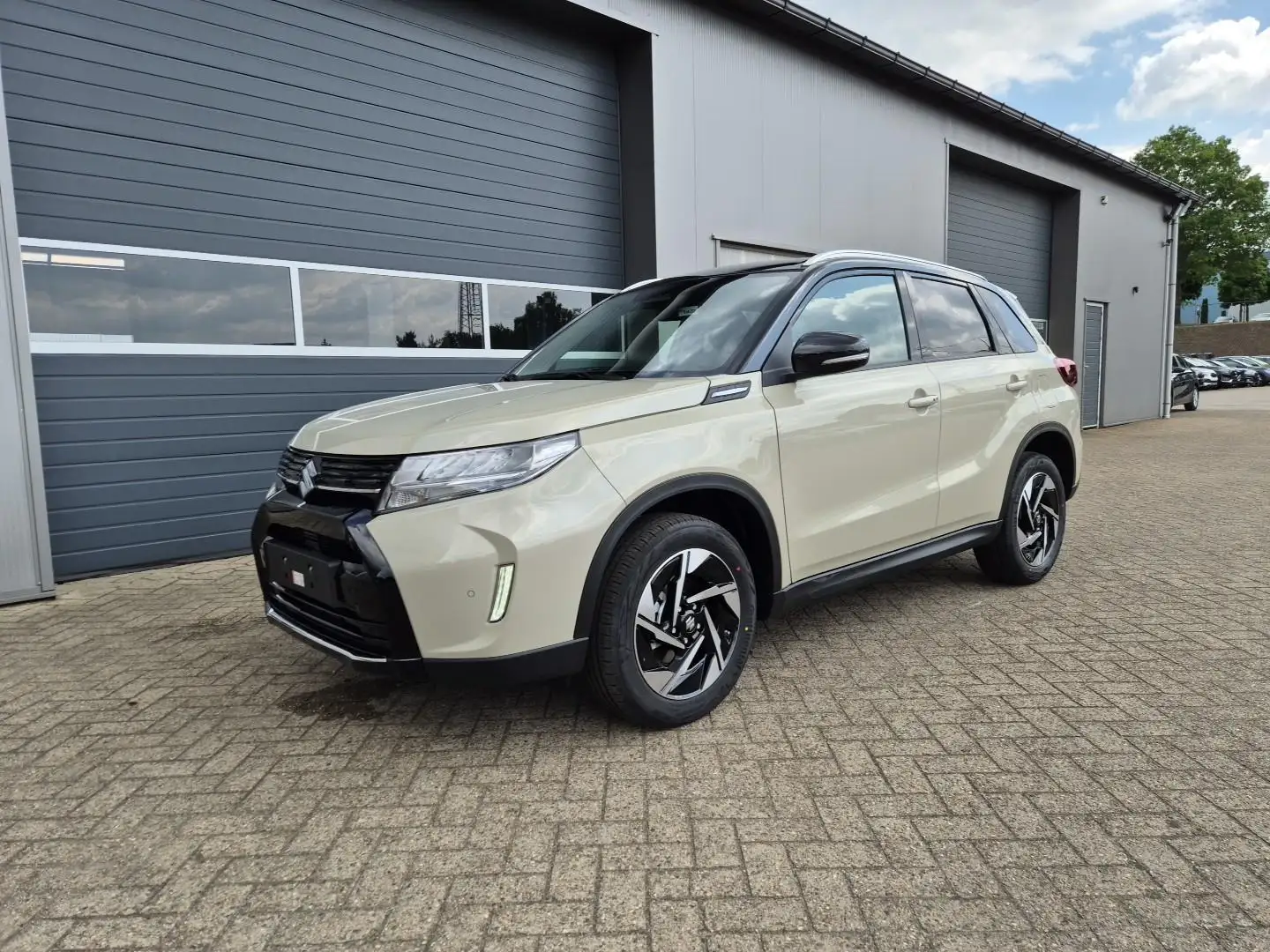 Suzuki Vitara 1.4 Boosterjet 129PS Hybrid Comfort+ Teilleder ... Beige - 1