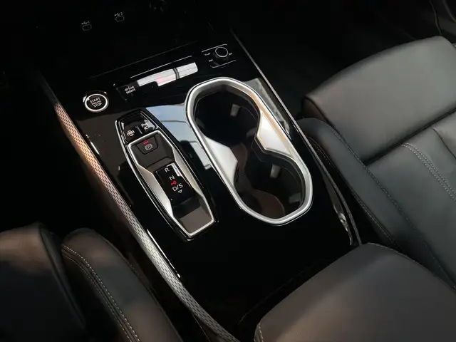 Audi A6 view 11