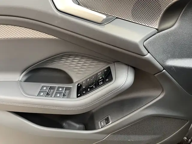 Audi A6 view 8