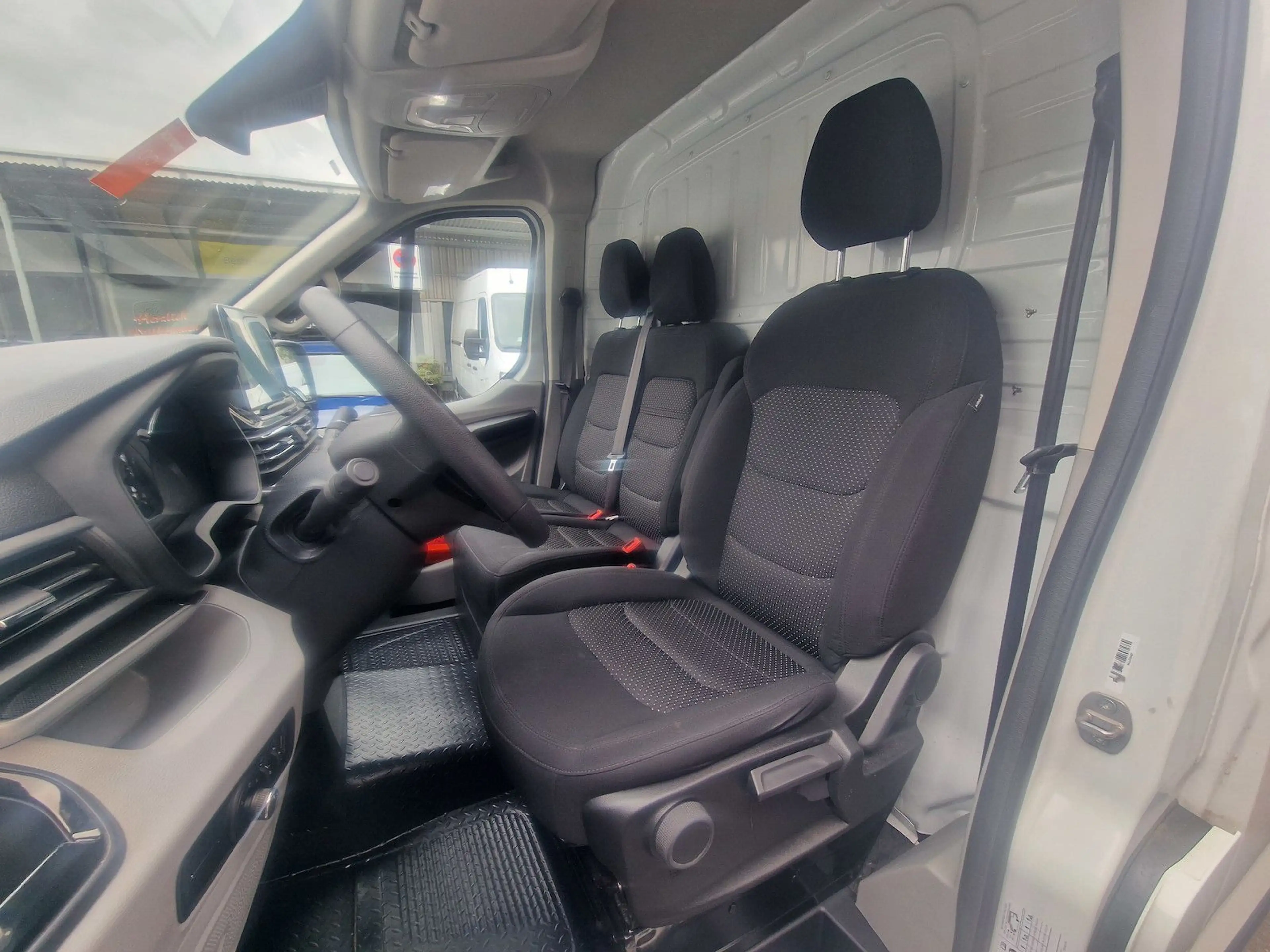 Maxus Deliver 9 L3H2 3,5t Kamera Klima — photo 11