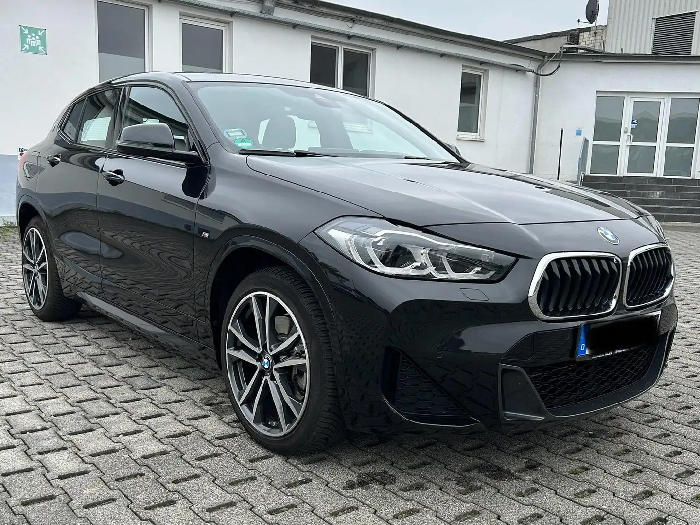BMW X2 M X2 sDrive20i Aut. M Sport X Schwarz - 2