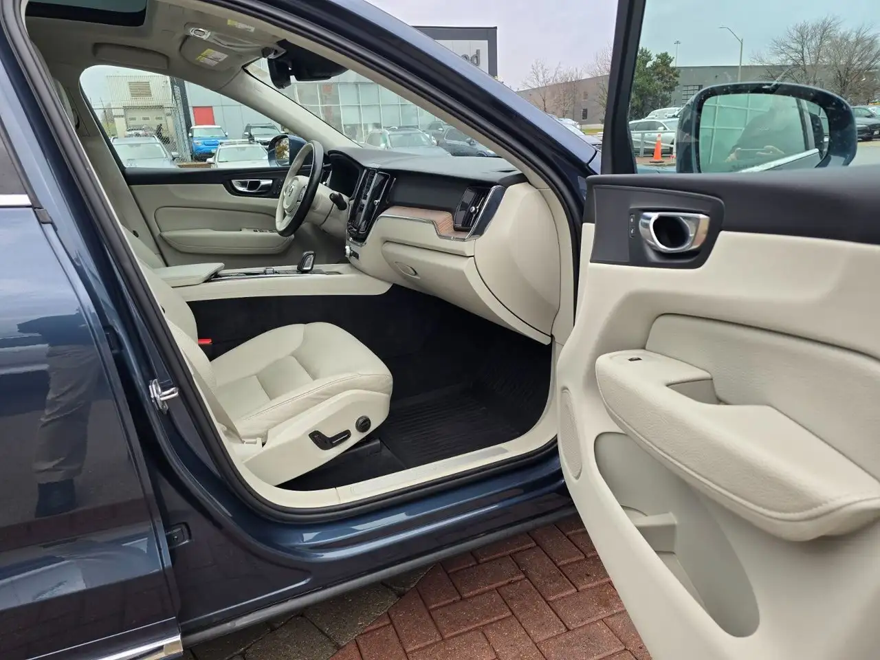 Volvo XC60 снимка Volvo XC60