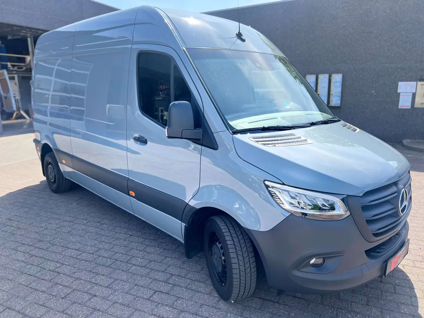 Mercedes-Benz Sprinter 315 L2H2 FWD (32.500€ex) MBUXCARPLAYLED Gris - 2