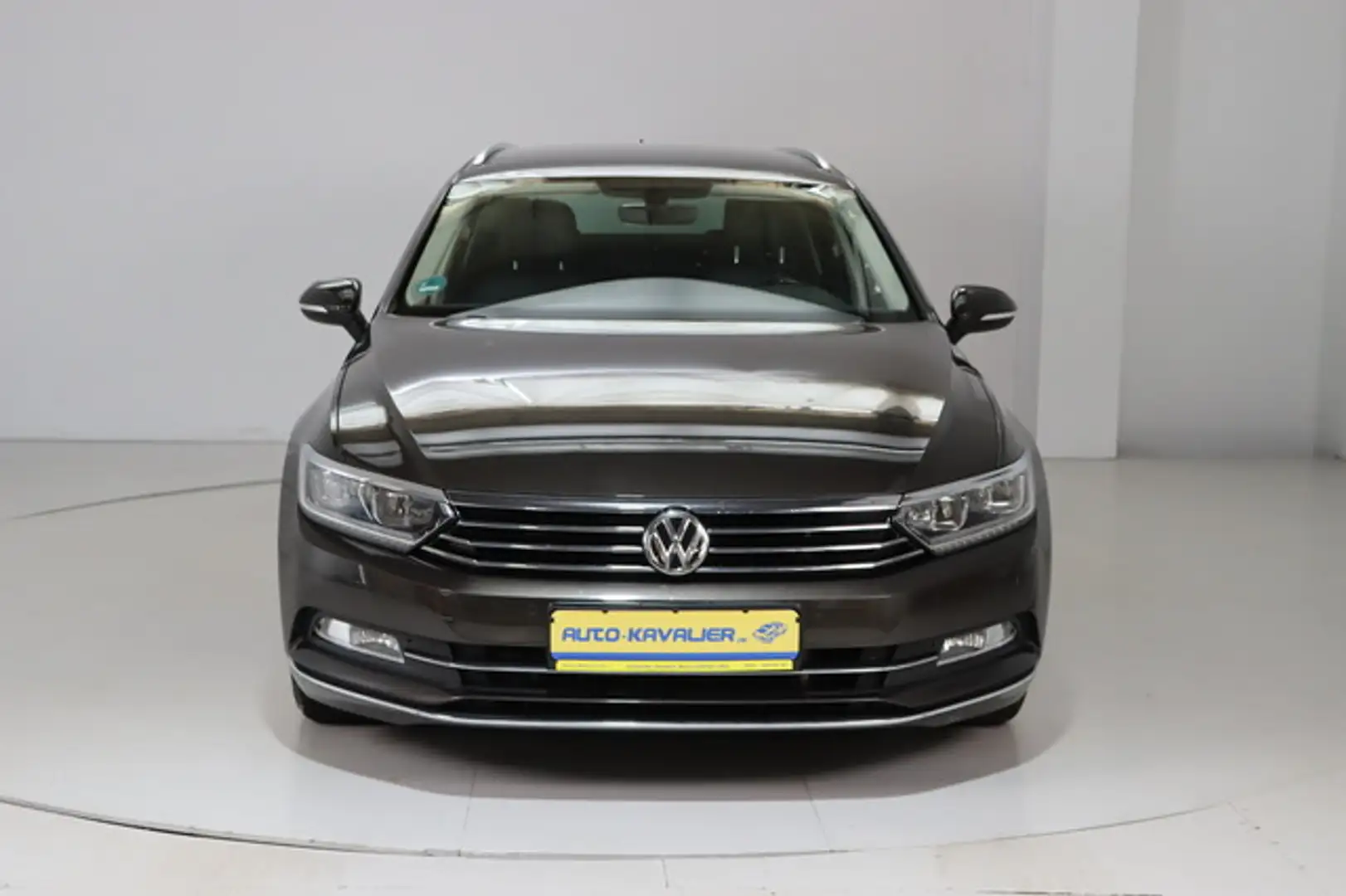 Volkswagen Passat Variant 2.0 TDI Highline BlueMotion DSG Braun - 2
