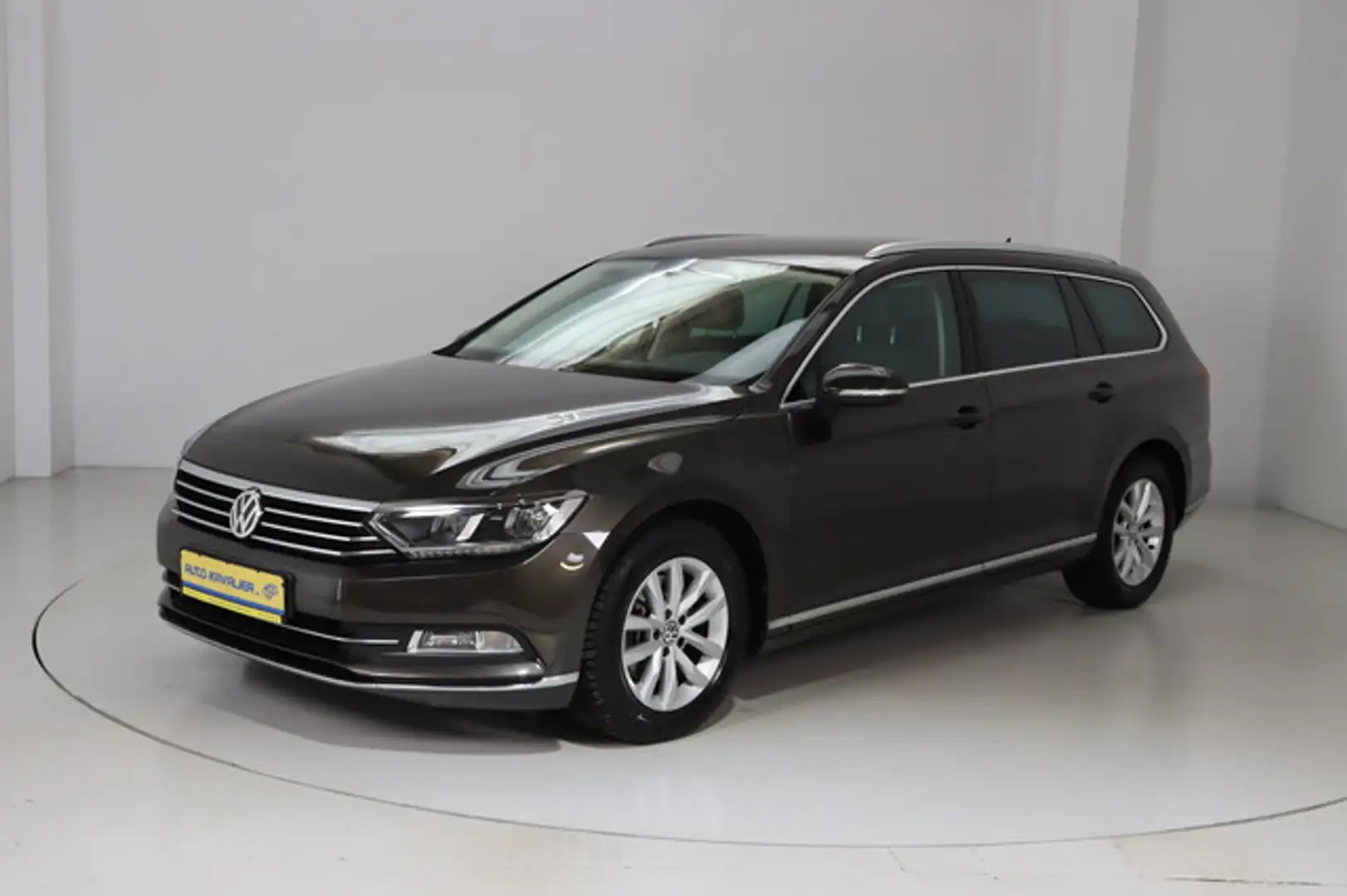 Volkswagen Passat Variant 2.0 TDI Highline BlueMotion DSG Braun - 1