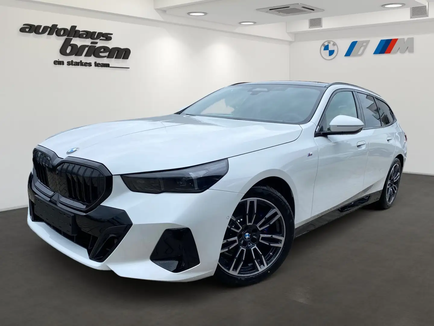 BMW 520 d xDrive Touring, M Sportpaket, AKTIONSPREIS Weiß - 1