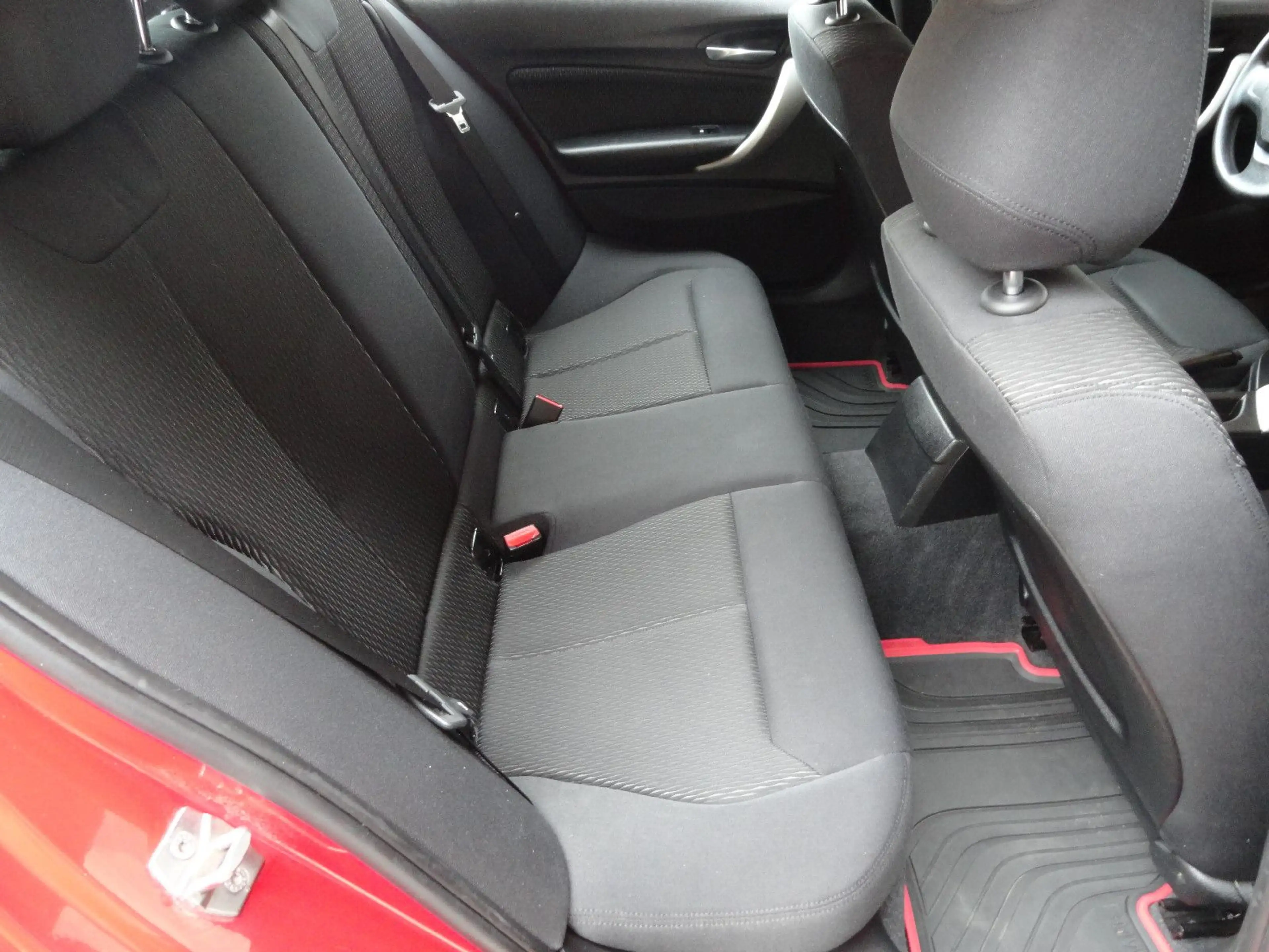 BMW 116 i 5- trg.     2. Hand* Klima* AHK* Alu — photo 6