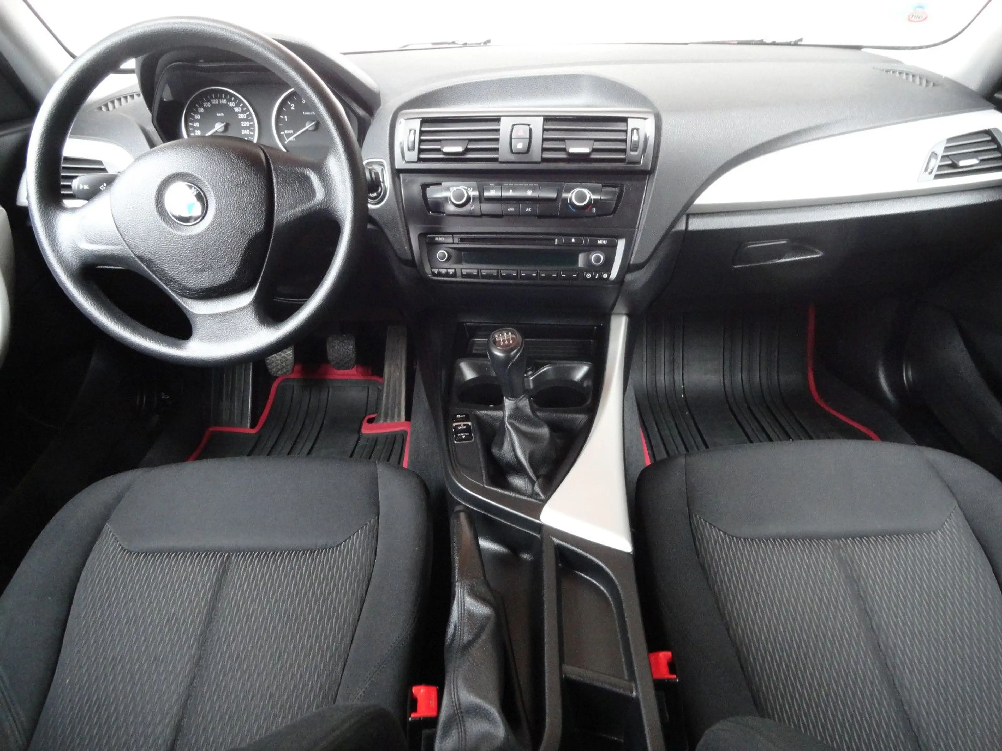 BMW 116 i 5- trg.     2. Hand* Klima* AHK* Alu — photo 5
