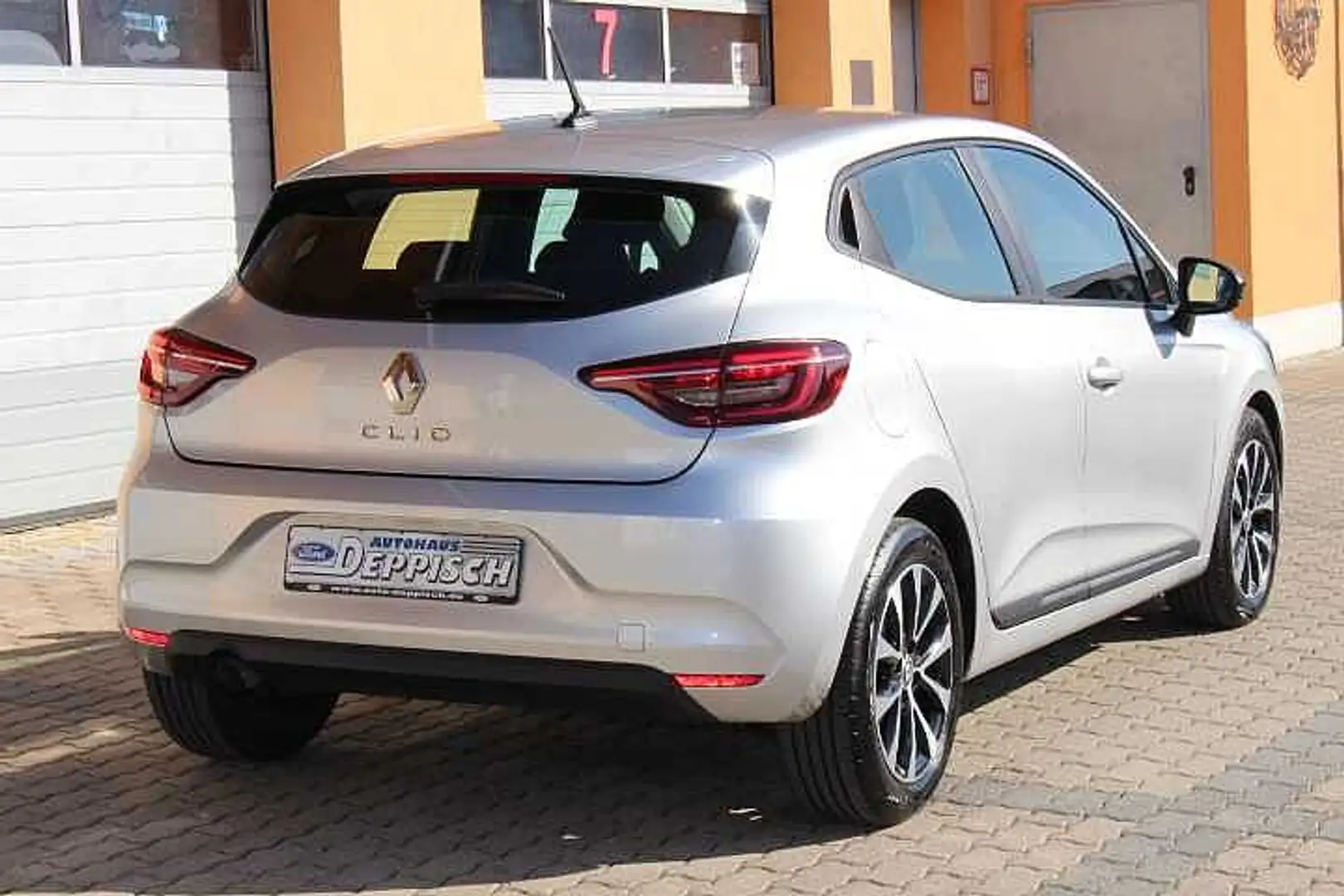 Renault Clio TCe 90 EQUILIBRE X-TRONIC Silber - 2