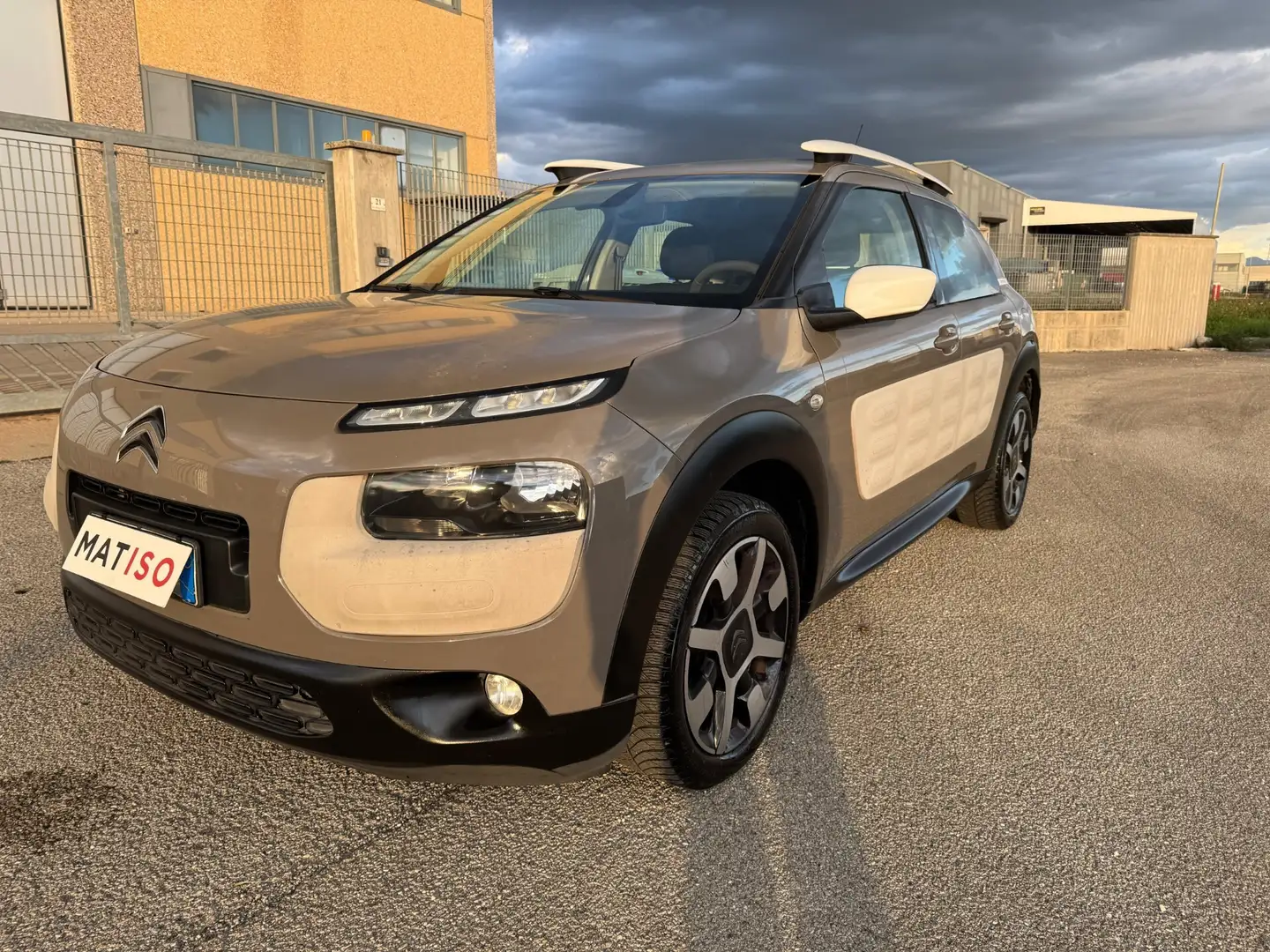 Citroen C4 Cactus PureTech 82 Shine Brun - 2