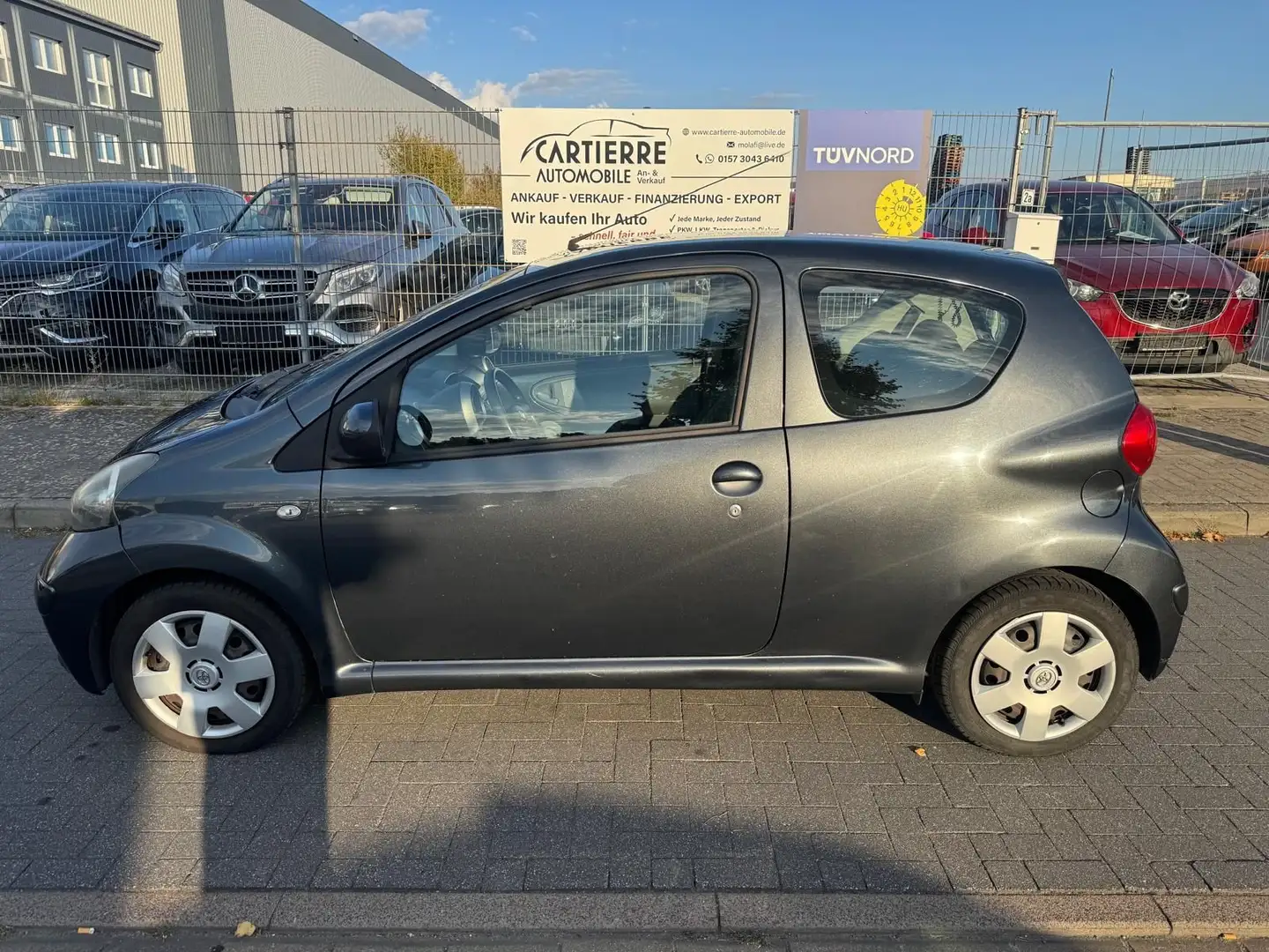 Toyota Aygo AYGO City 1,0L *1. Hand*KLIMA*elek.Fenster* Gris - 1