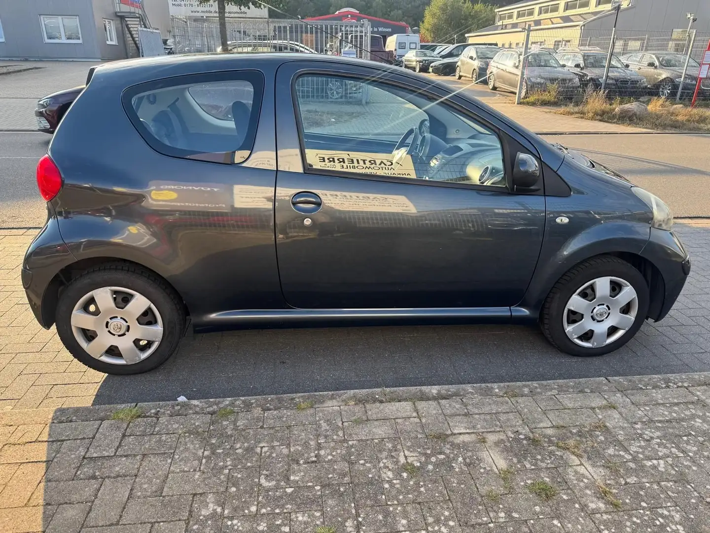 Toyota Aygo AYGO City 1,0L *1. Hand*KLIMA*elek.Fenster* Gris - 2