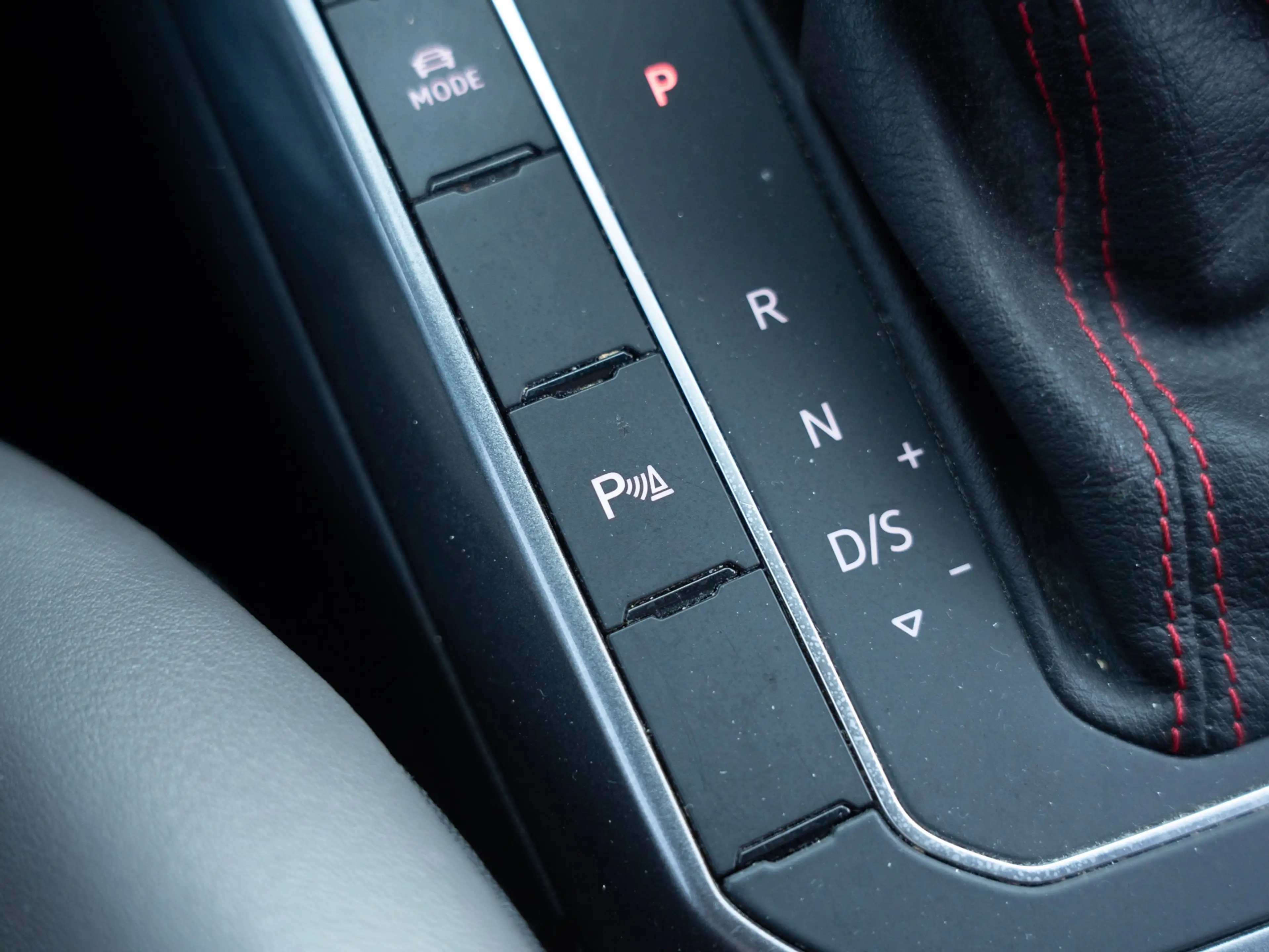 Volkswagen Polo GTI 2.0 TSI Alcantara Camera Virtual Keyless — photo 44