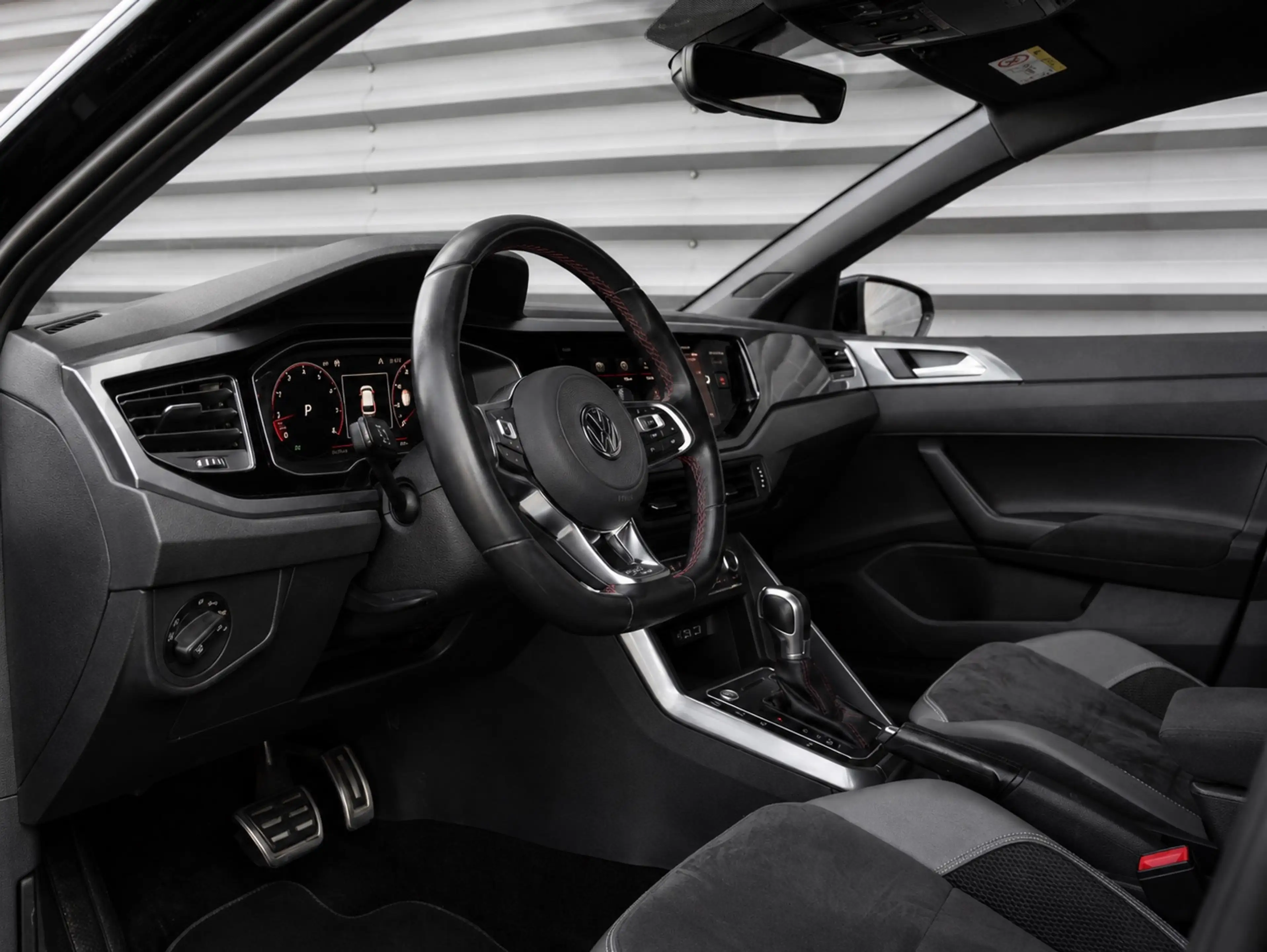 Volkswagen Polo GTI 2.0 TSI Alcantara Camera Virtual Keyless — photo 21