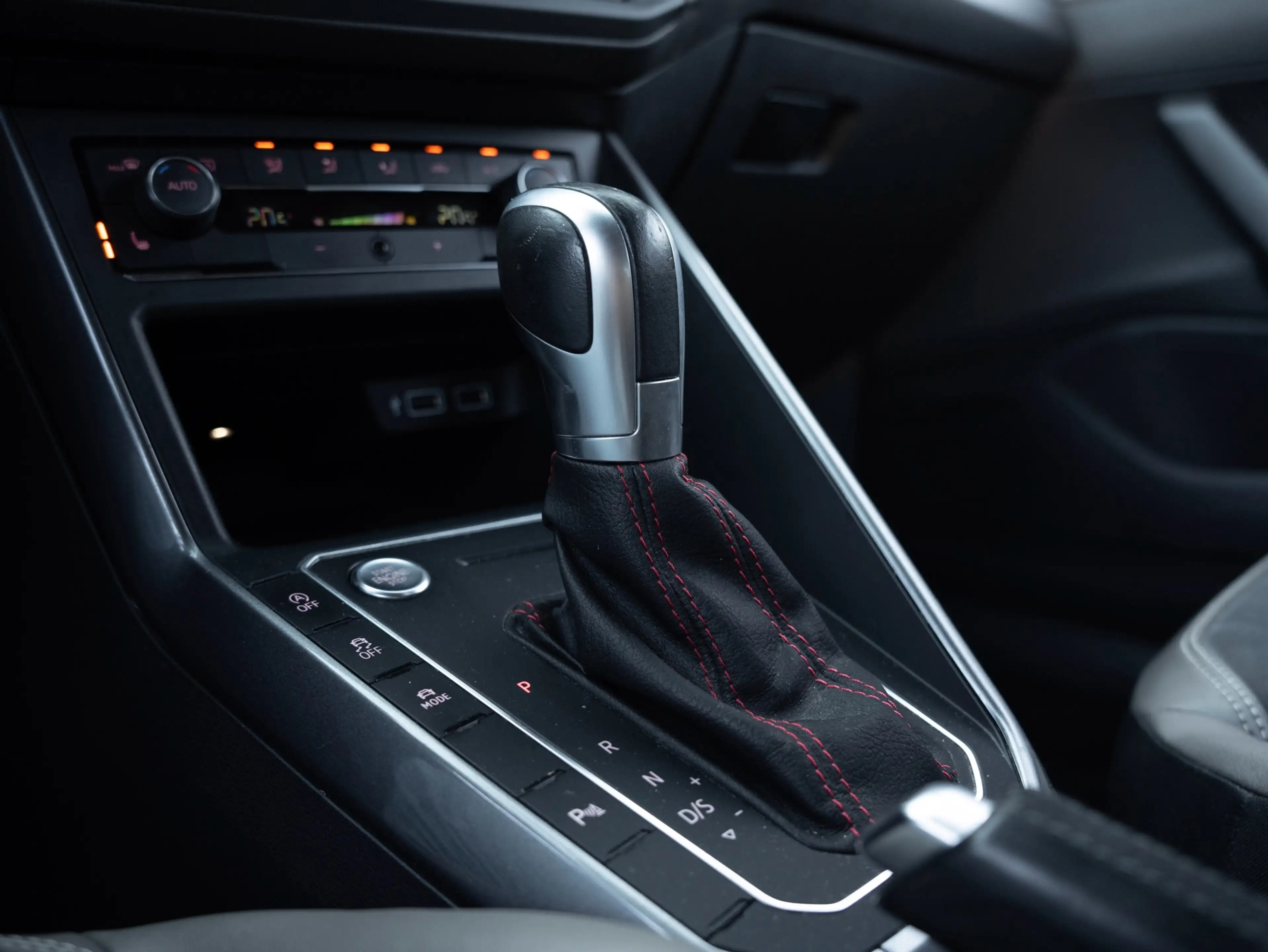 Volkswagen Polo GTI 2.0 TSI Alcantara Camera Virtual Keyless — photo 42