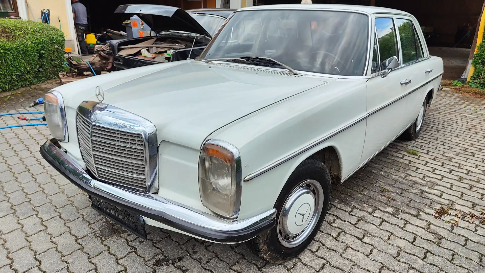 Oldtimer Mercedes Benz 220D/8 Strich 8 Weiß - 1