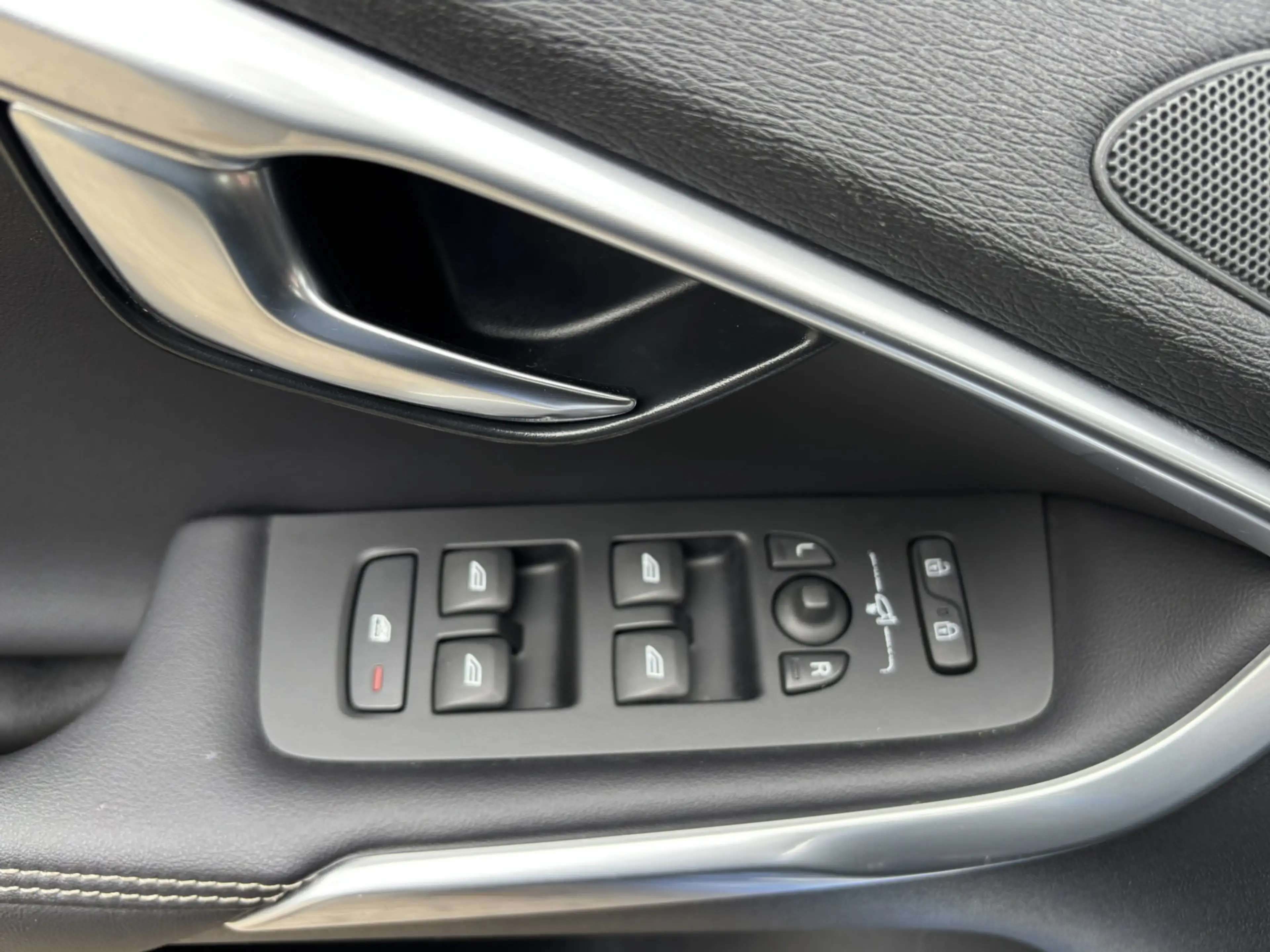 Volvo V40 2.0 T2 R-Design Stoelverwarming PDC On call — photo 17