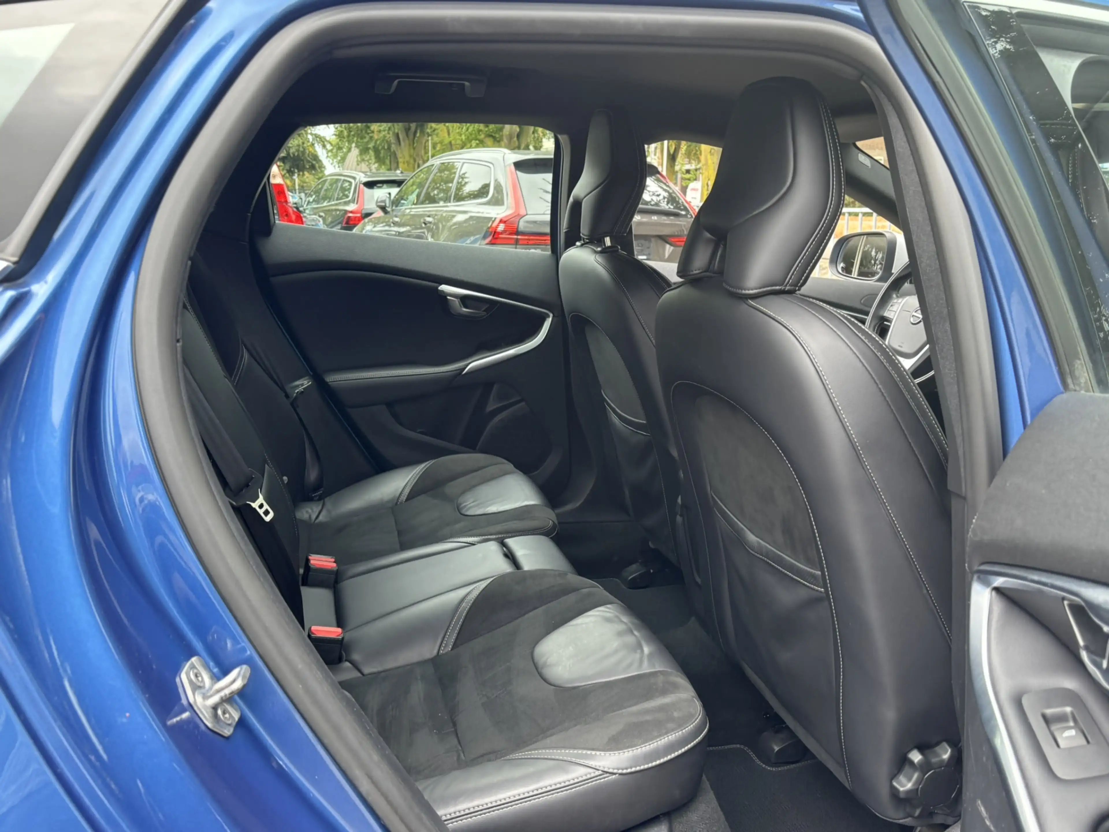 Volvo V40 2.0 T2 R-Design Stoelverwarming PDC On call — photo 16