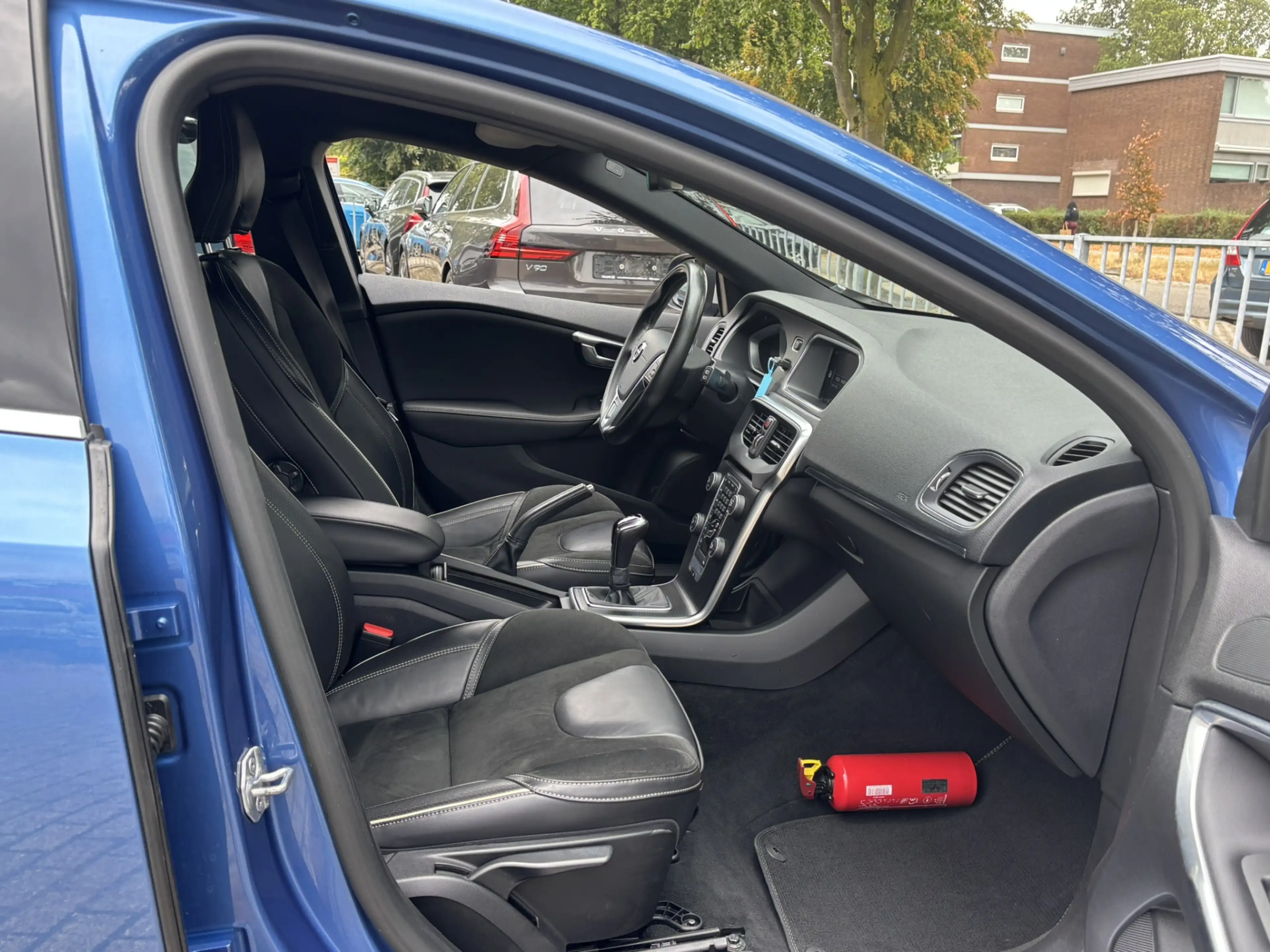 Volvo V40 2.0 T2 R-Design Stoelverwarming PDC On call — photo 4