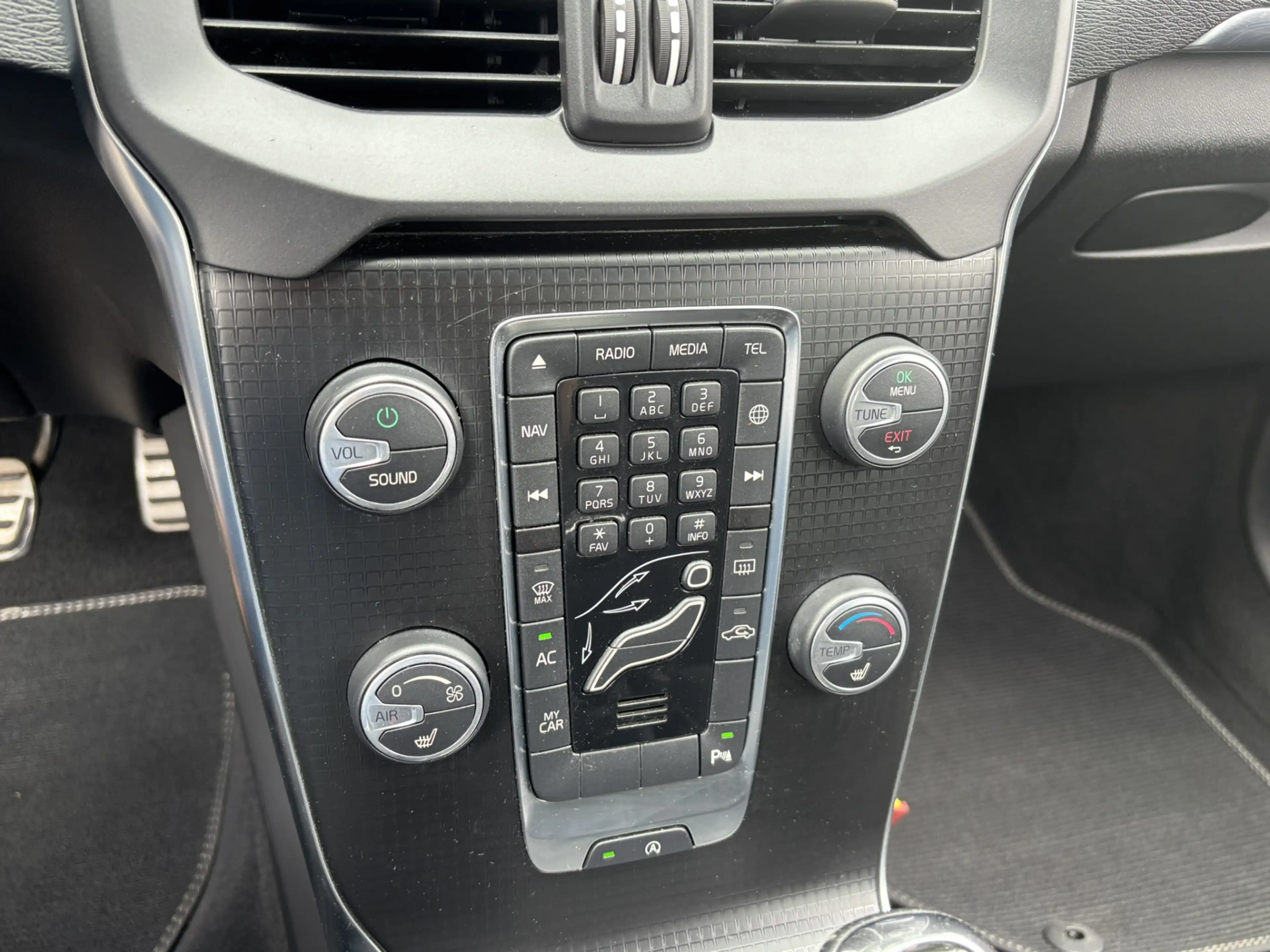 Volvo V40 2.0 T2 R-Design Stoelverwarming PDC On call — photo 8