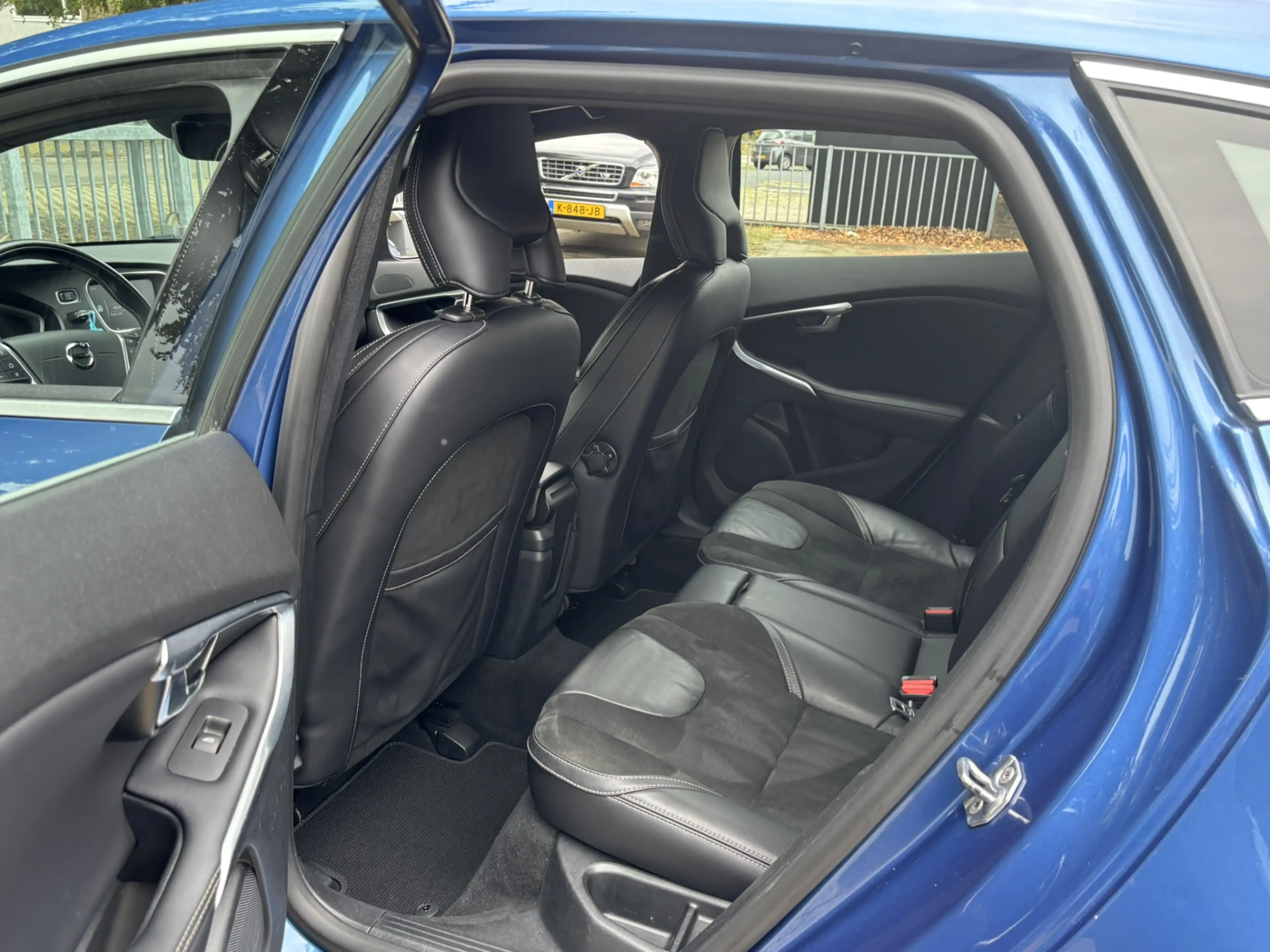 Volvo V40 2.0 T2 R-Design Stoelverwarming PDC On call — photo 11