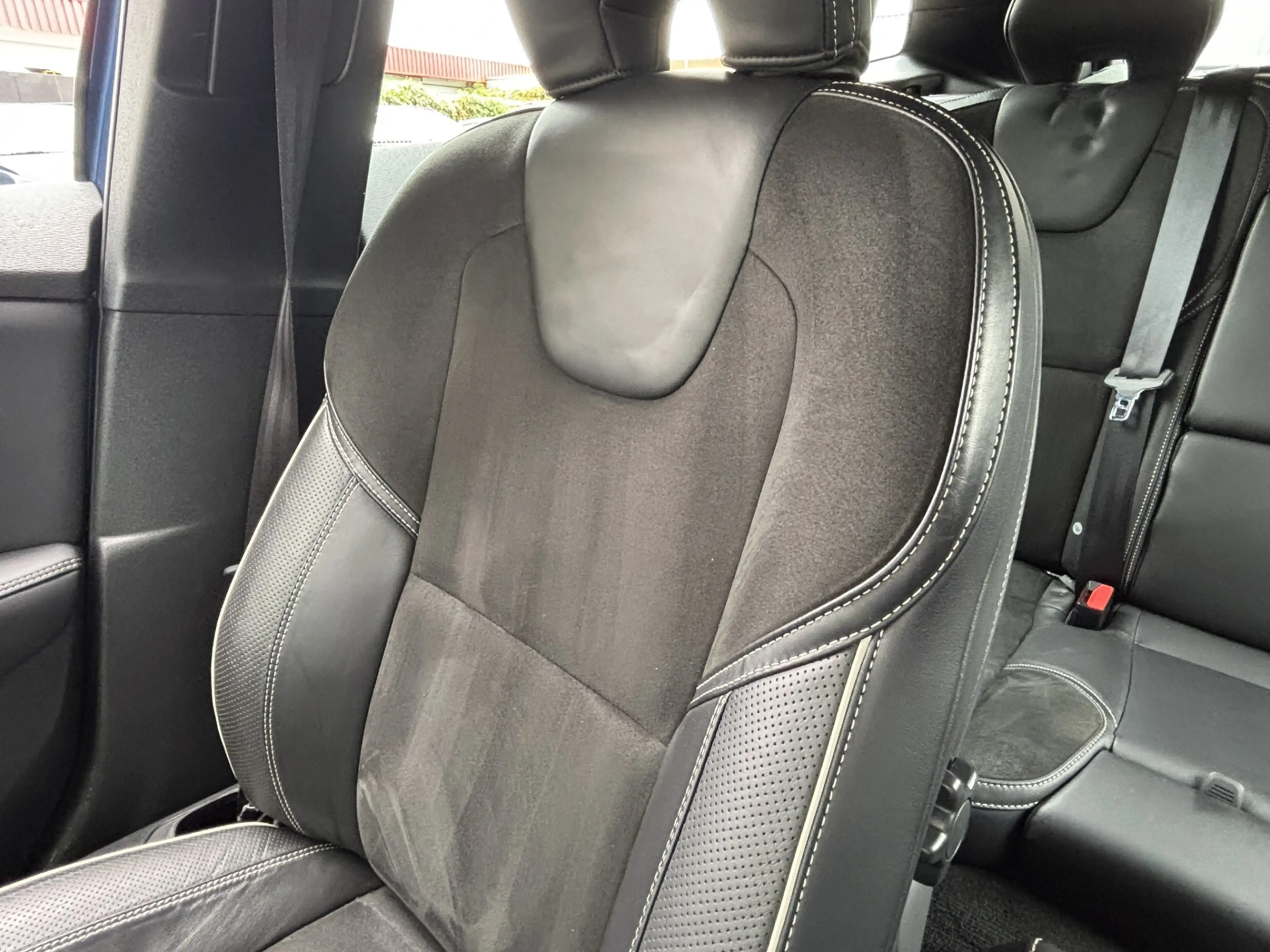 Volvo V40 2.0 T2 R-Design Stoelverwarming PDC On call — photo 19