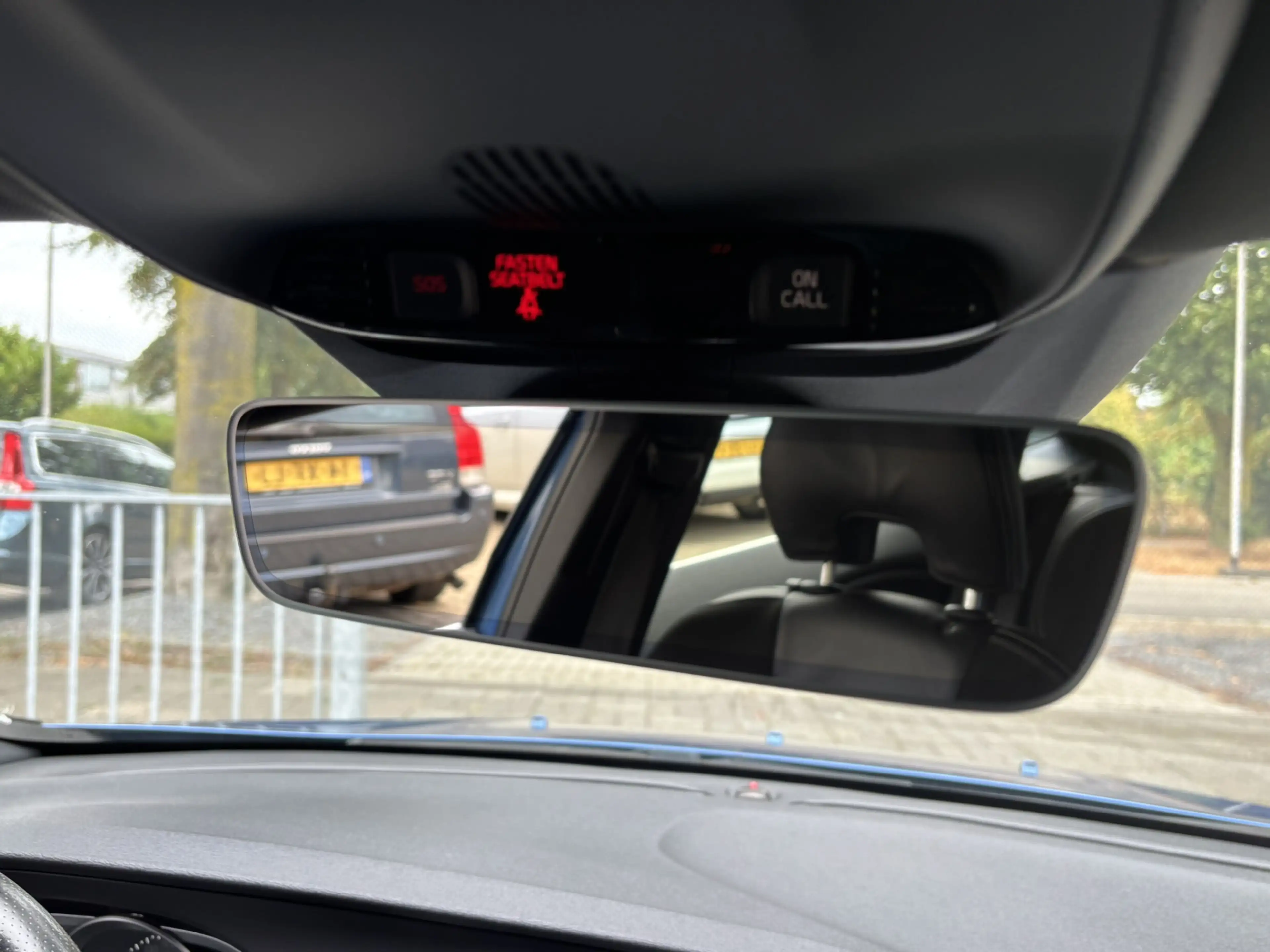 Volvo V40 2.0 T2 R-Design Stoelverwarming PDC On call — photo 13