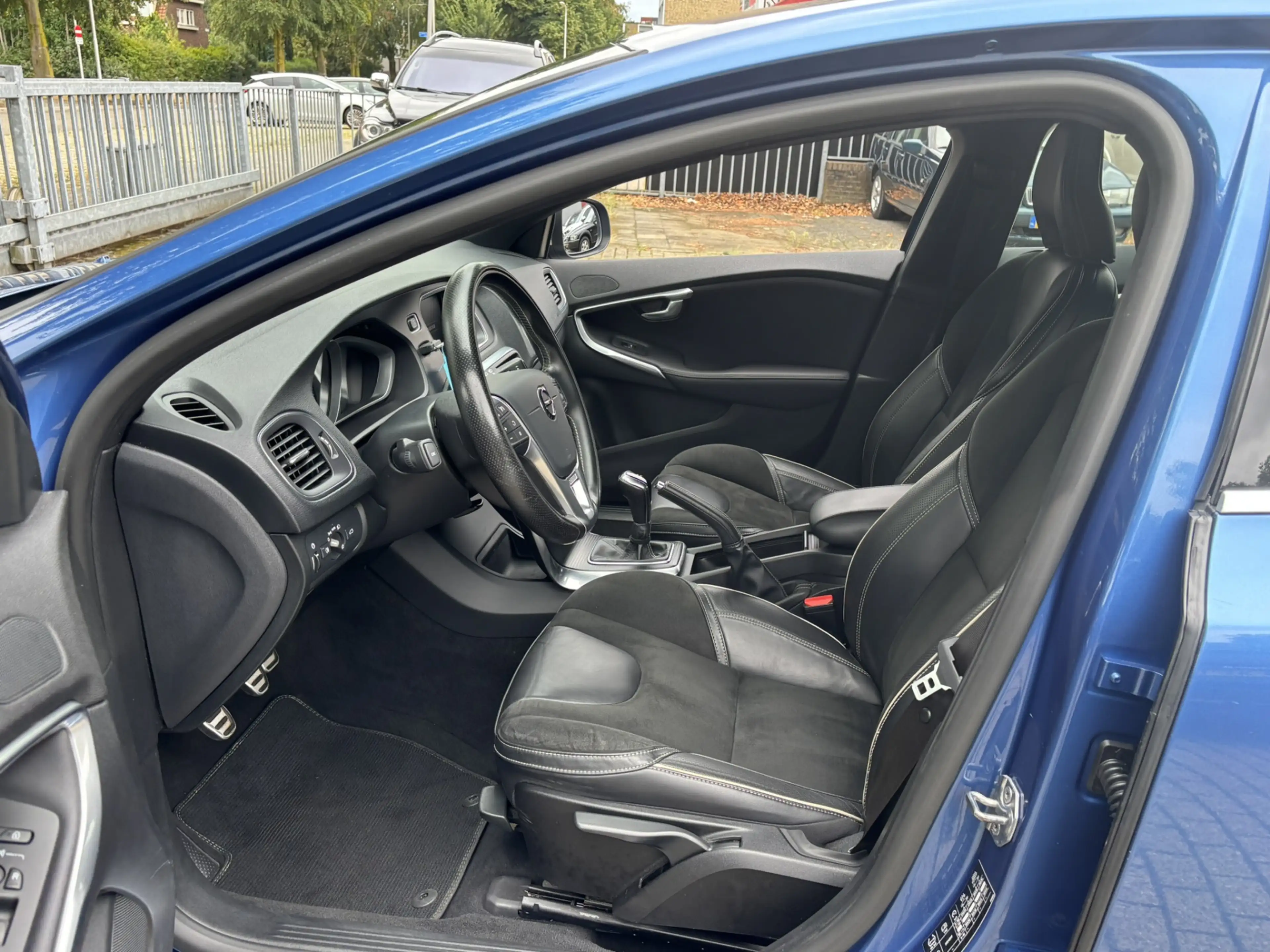 Volvo V40 2.0 T2 R-Design Stoelverwarming PDC On call — photo 9