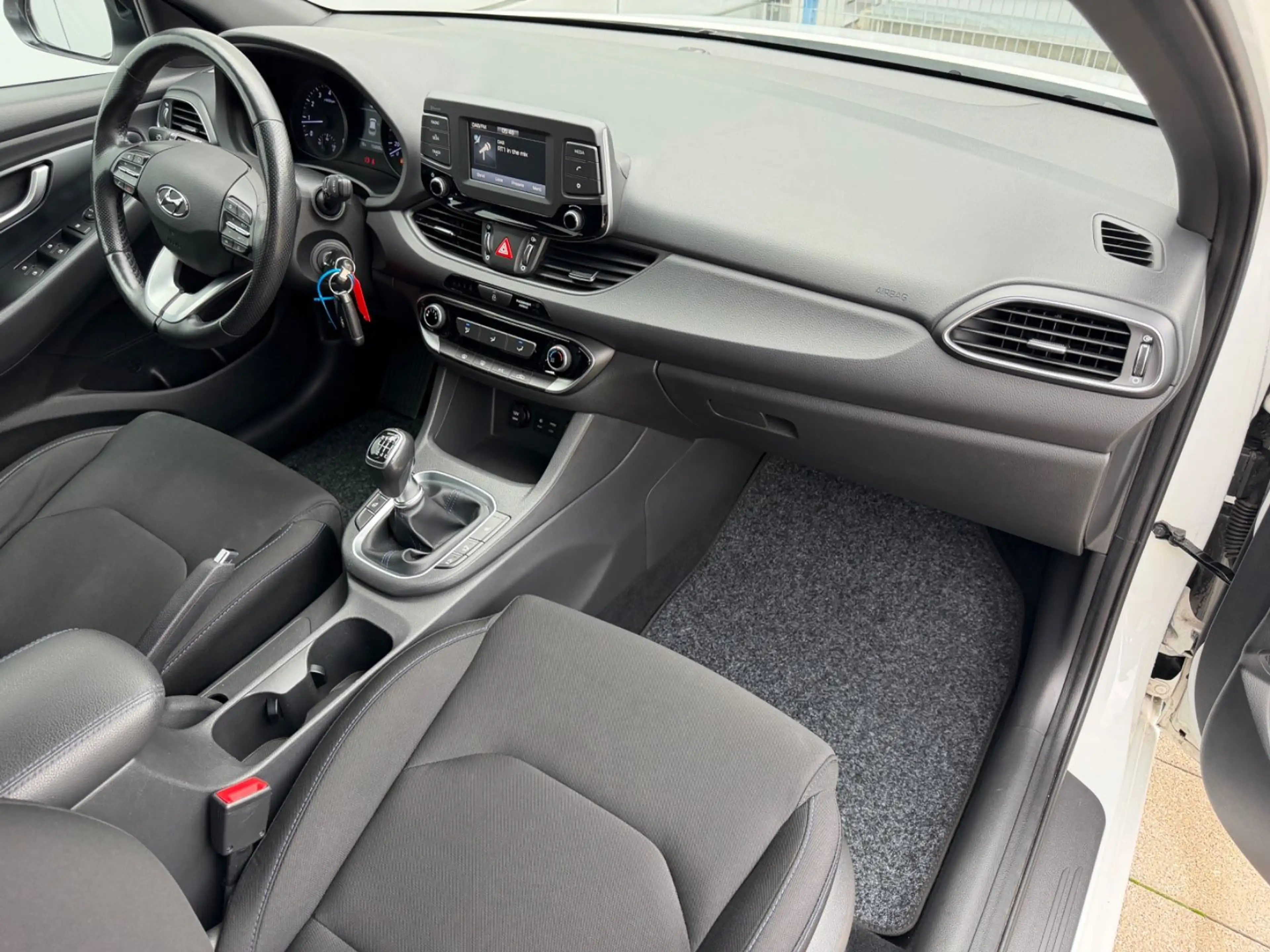 Hyundai i30 Passion*KAMERA*MFL*SHZ*TEMPO*LED — photo 14