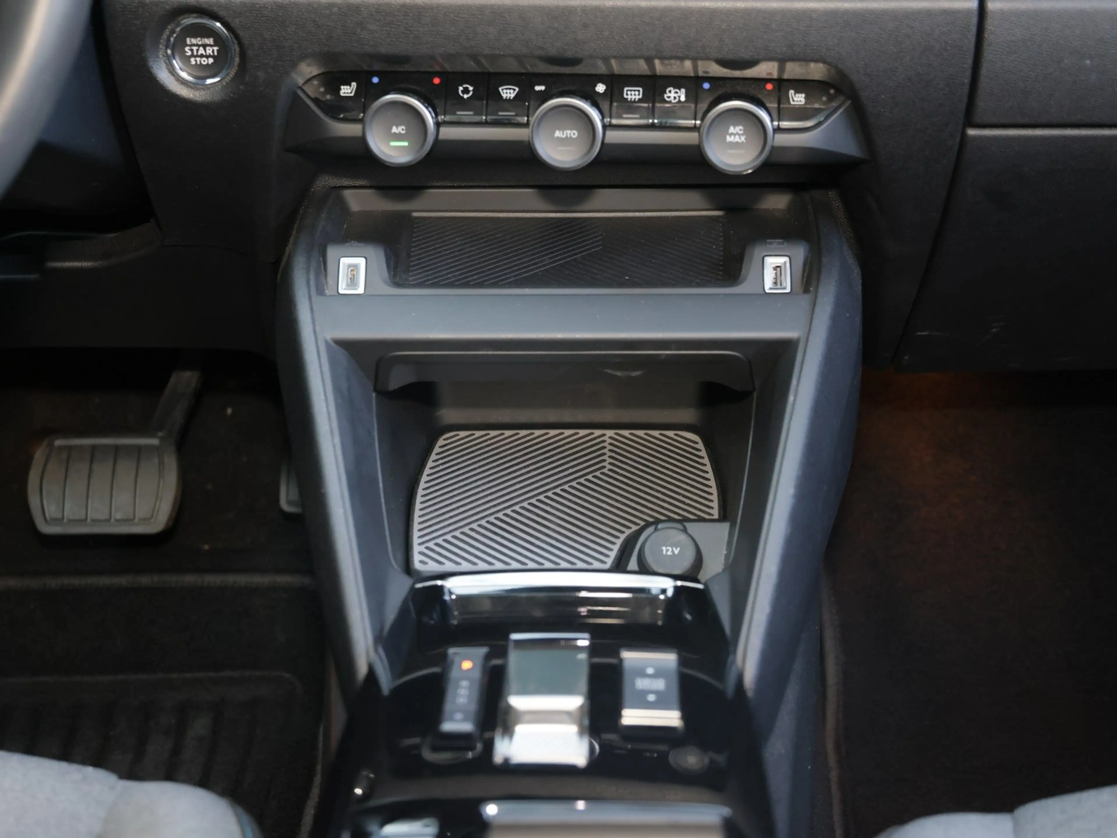 Citroen E-C4 Electric Ë-C4 Shine — photo 13