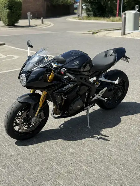 Triumph Speed Triple 1200 RR - foto 5