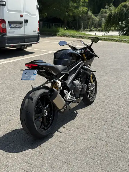 Triumph Speed Triple 1200 RR - foto 3