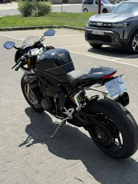 Triumph Speed Triple 1200 RR - foto 4