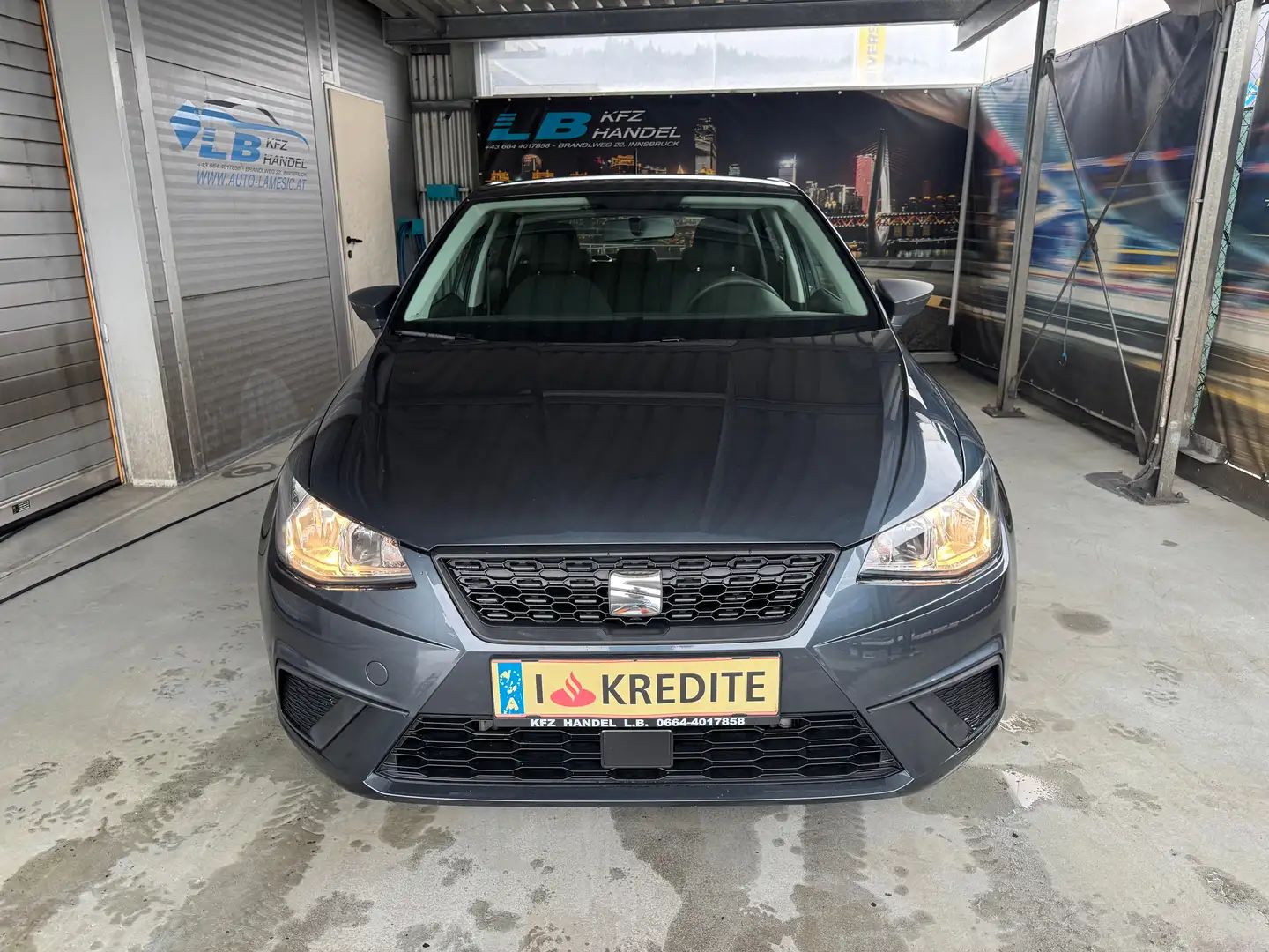 SEAT Ibiza Reference Grau - 2