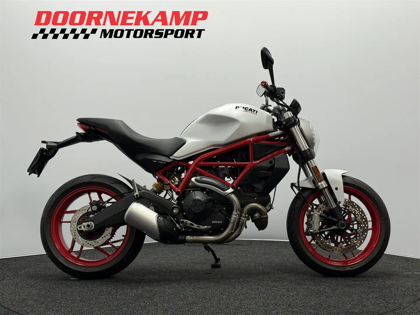 Ducati Monster 797 Rojo - 1