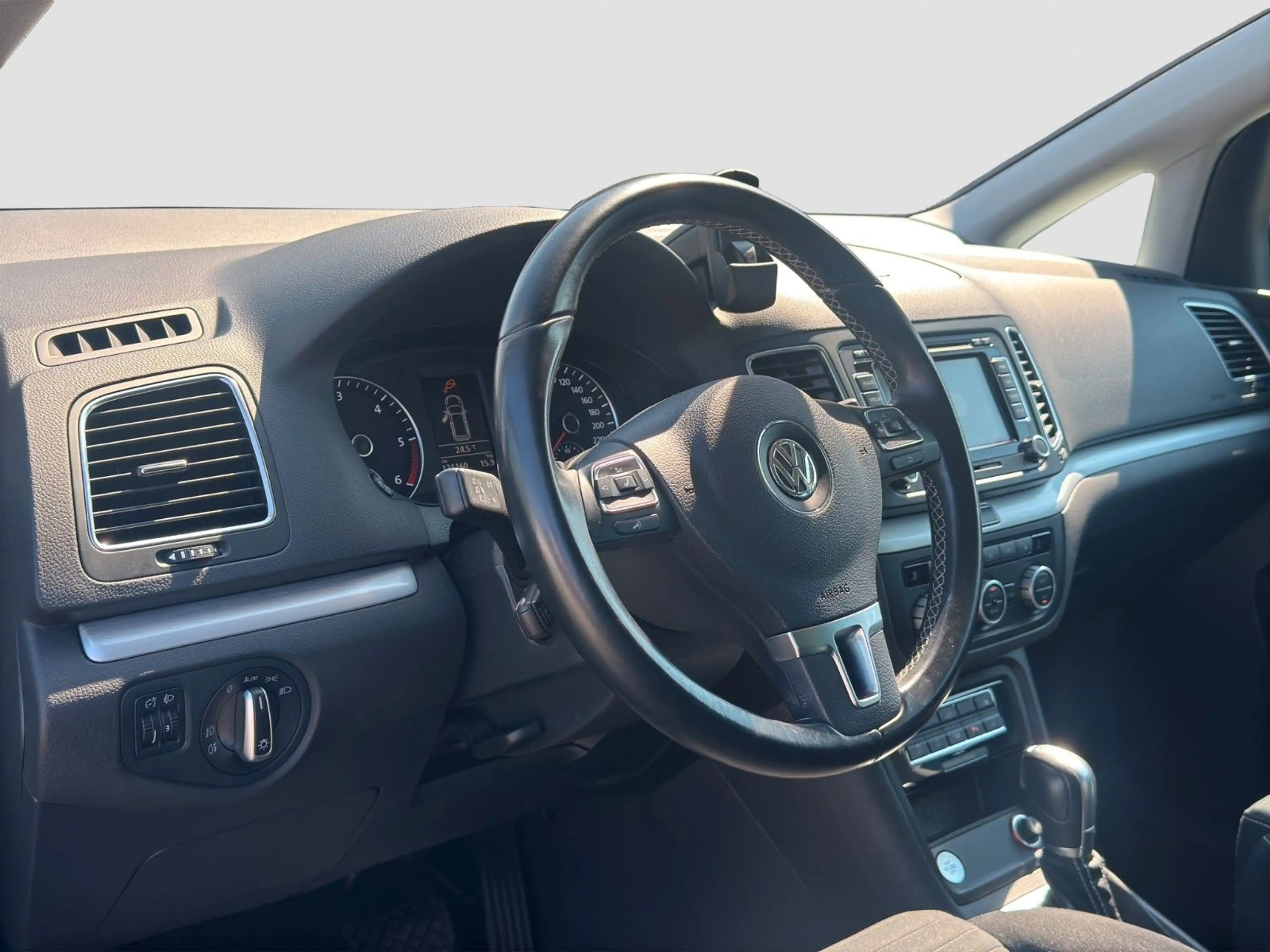 Volkswagen Sharan Cup BMT *7-SITZE*KAMERA*SITZHZ*NAVI*AHK* — photo 11