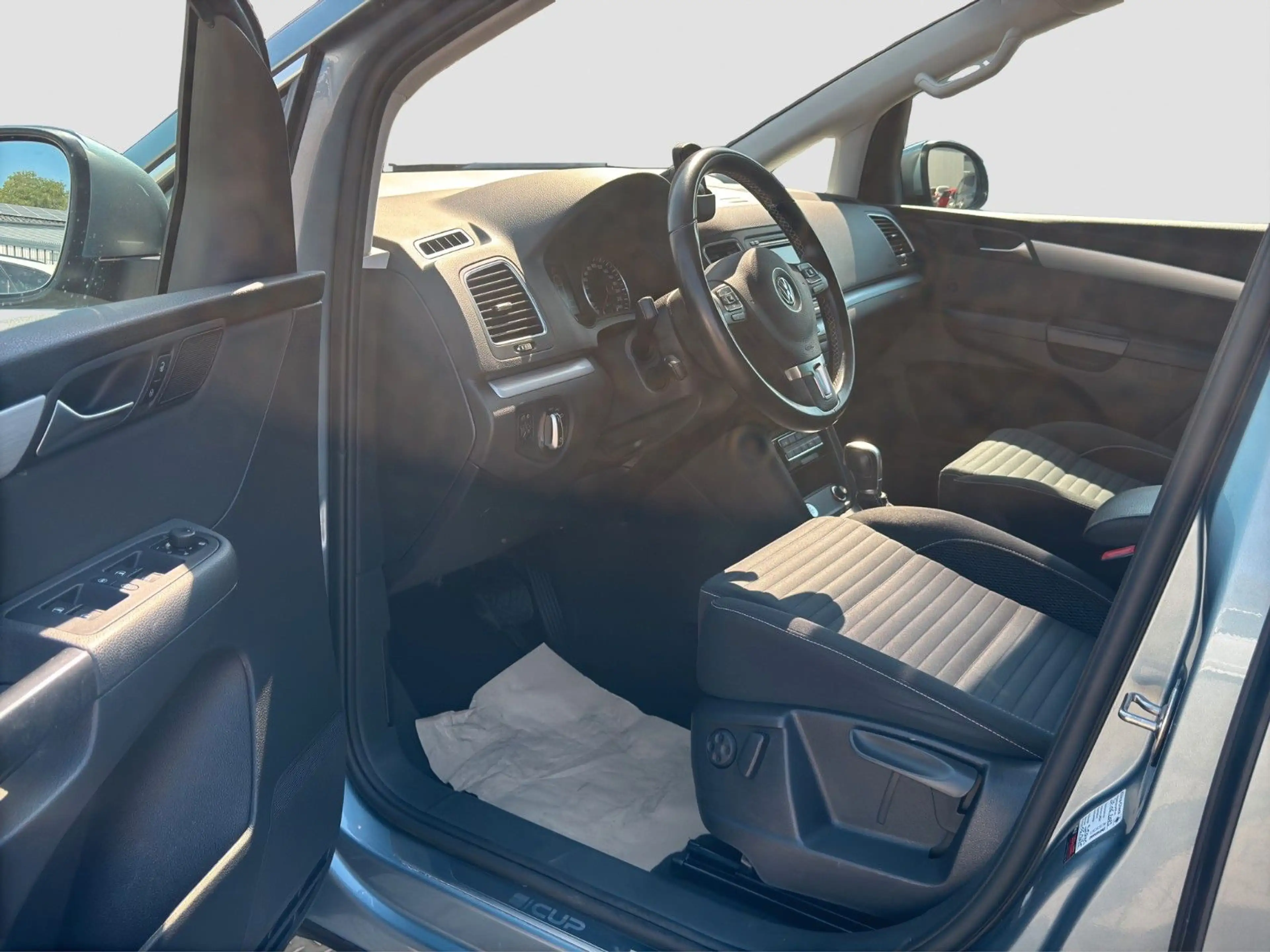 Volkswagen Sharan Cup BMT *7-SITZE*KAMERA*SITZHZ*NAVI*AHK* — photo 9