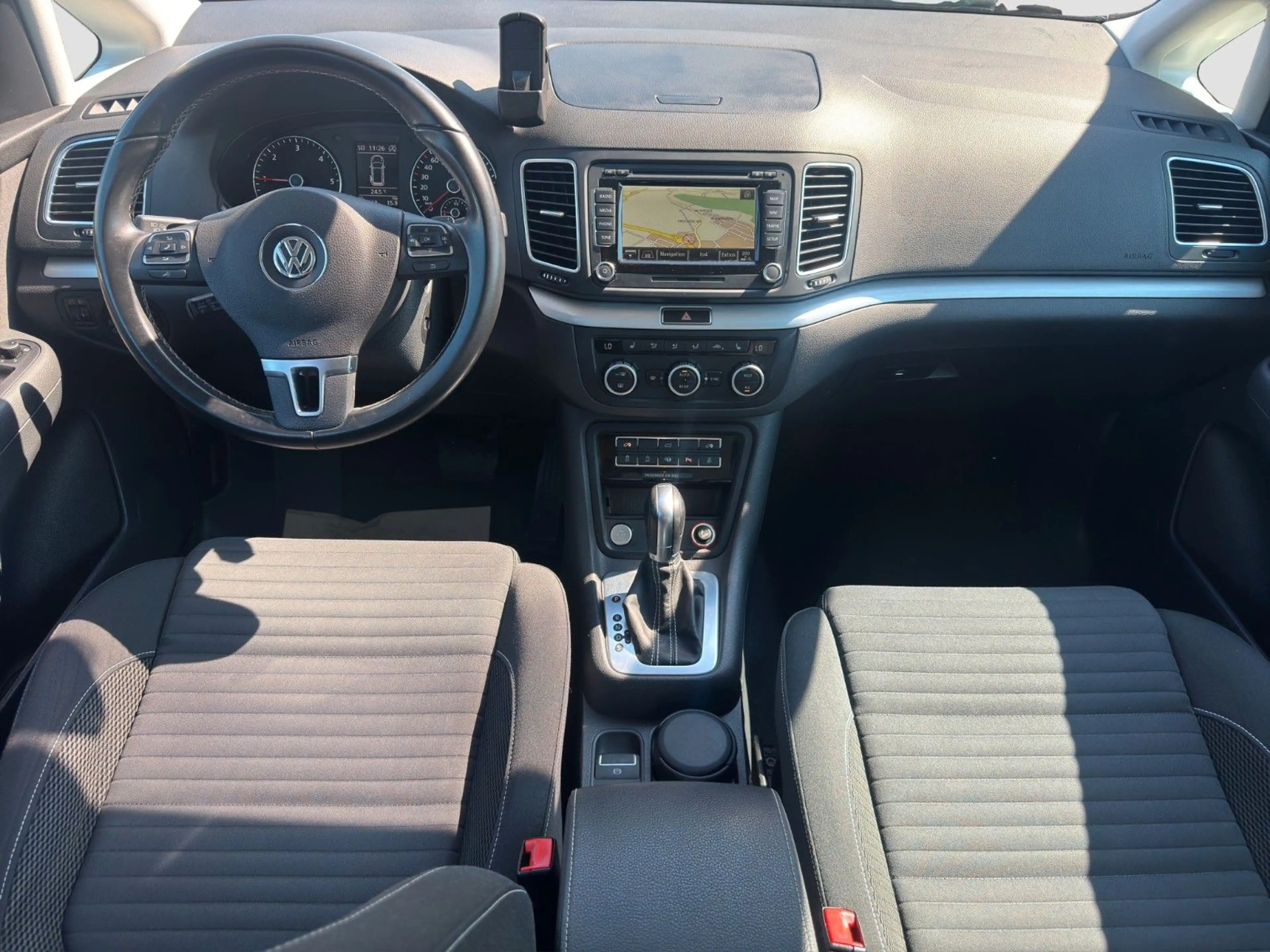 Volkswagen Sharan Cup BMT *7-SITZE*KAMERA*SITZHZ*NAVI*AHK* — photo 12
