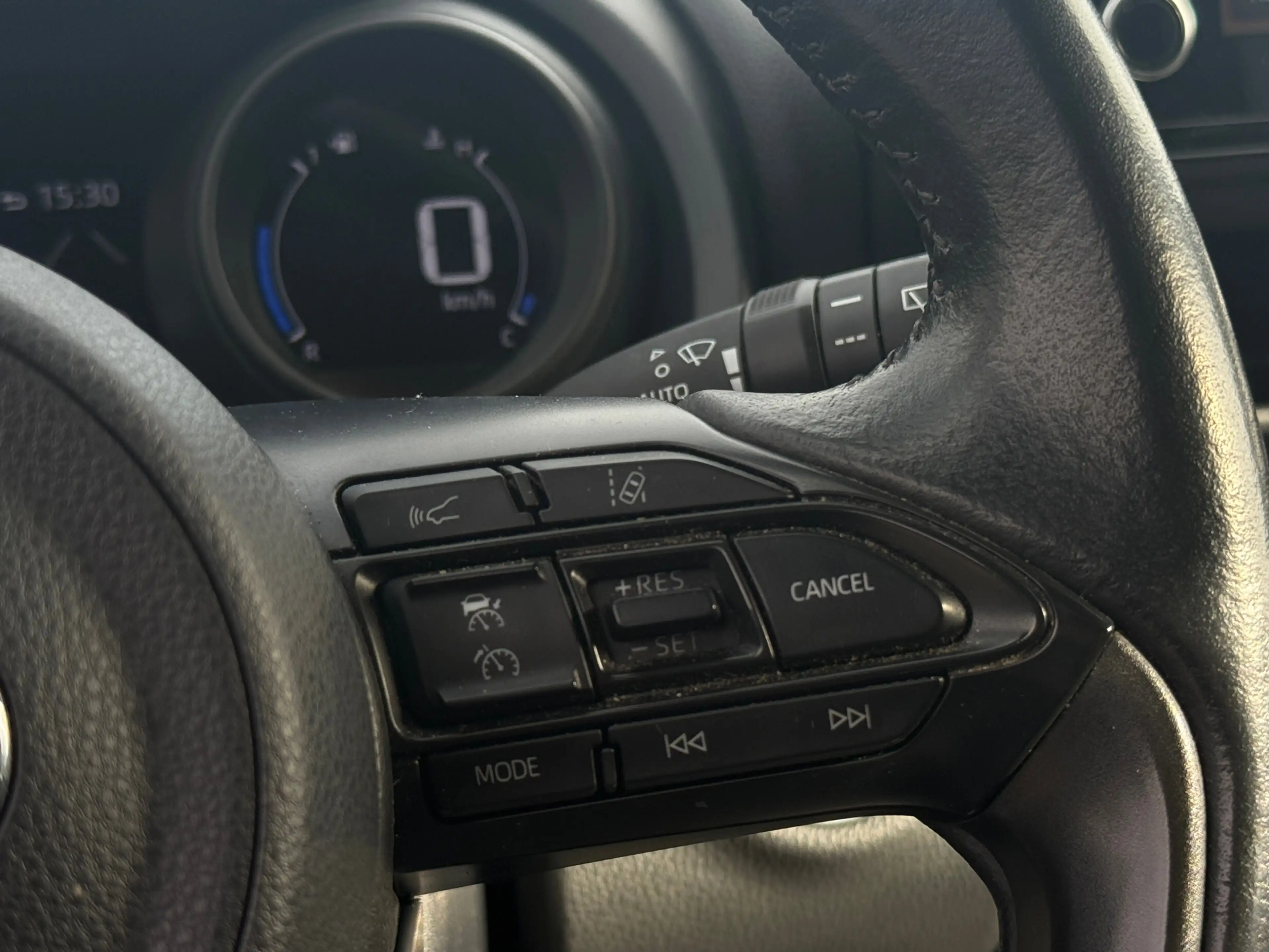 Toyota Yaris 1.5 Hybrid First Edition Navi|Carplay|Camera — photo 14