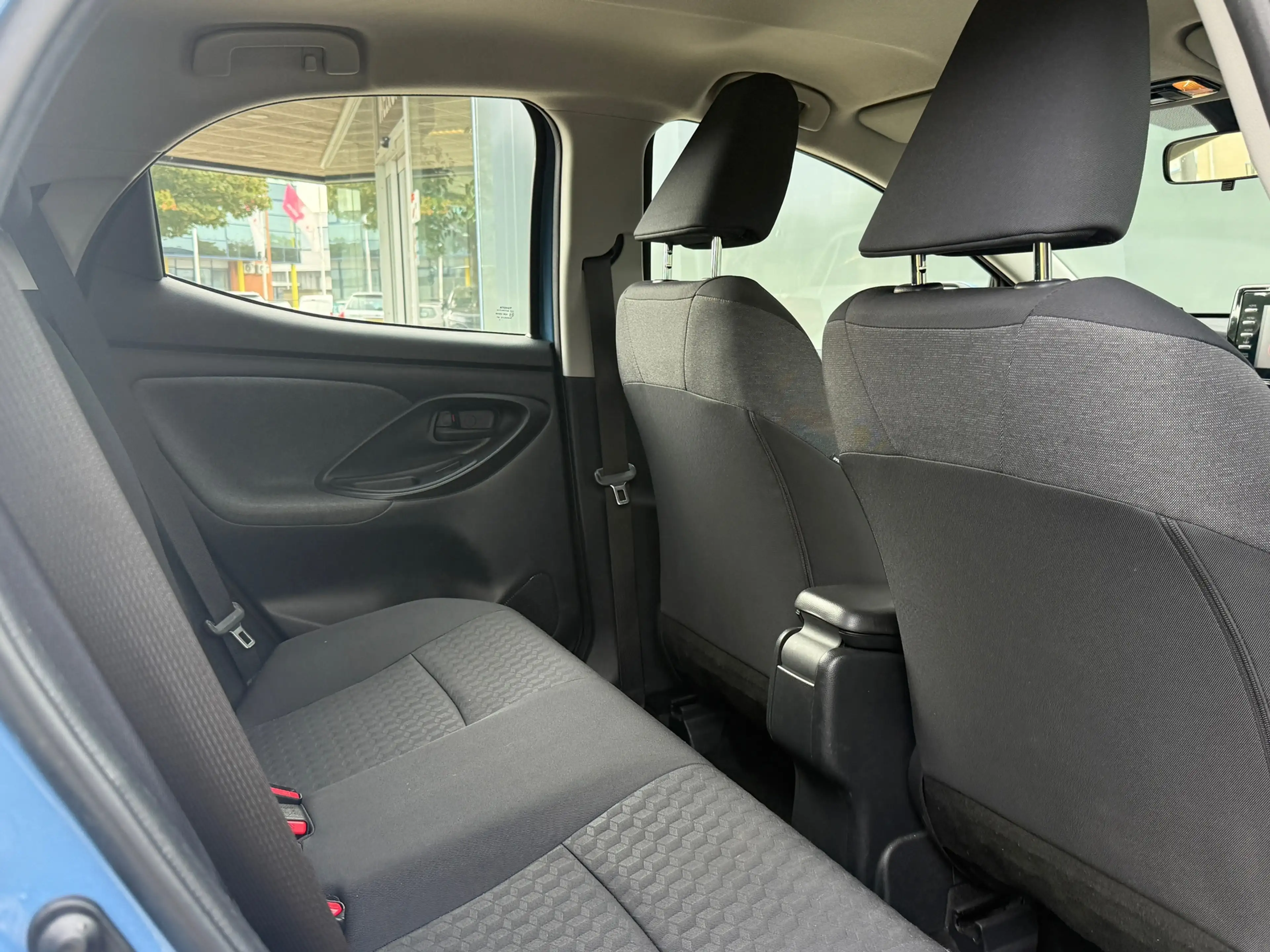 Toyota Yaris 1.5 Hybrid First Edition Navi|Carplay|Camera — photo 11