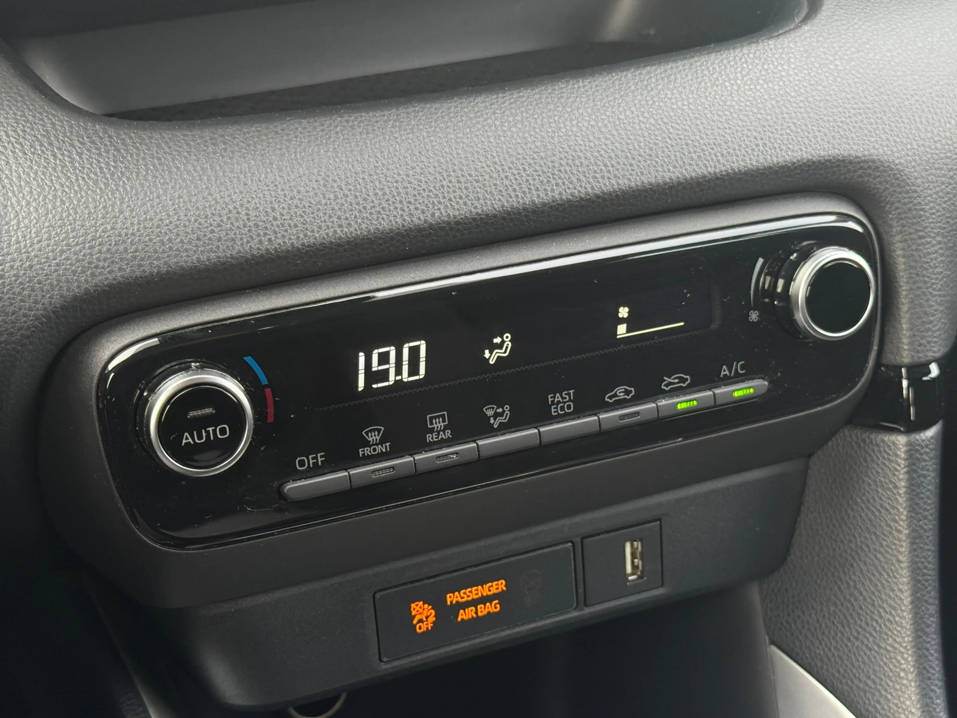 Toyota Yaris 1.5 Hybrid First Edition Navi|Carplay|Camera — photo 21