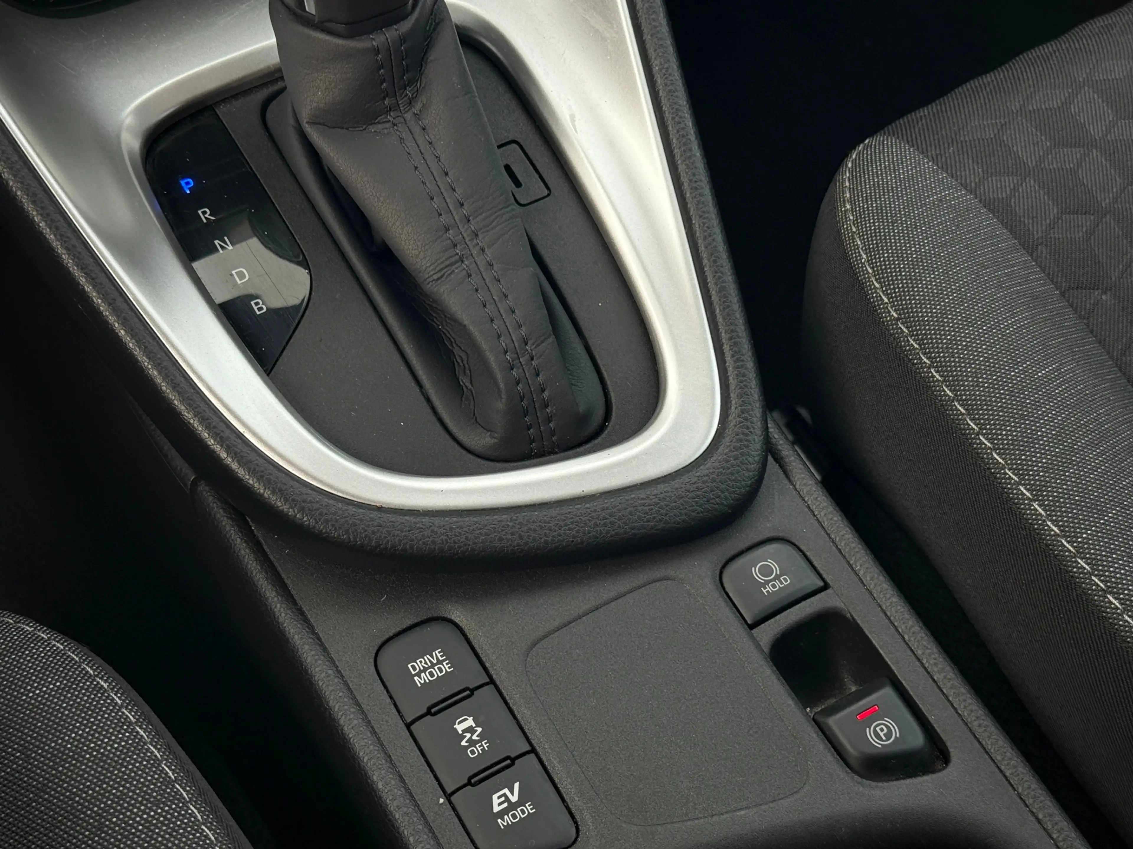 Toyota Yaris 1.5 Hybrid First Edition Navi|Carplay|Camera — photo 20