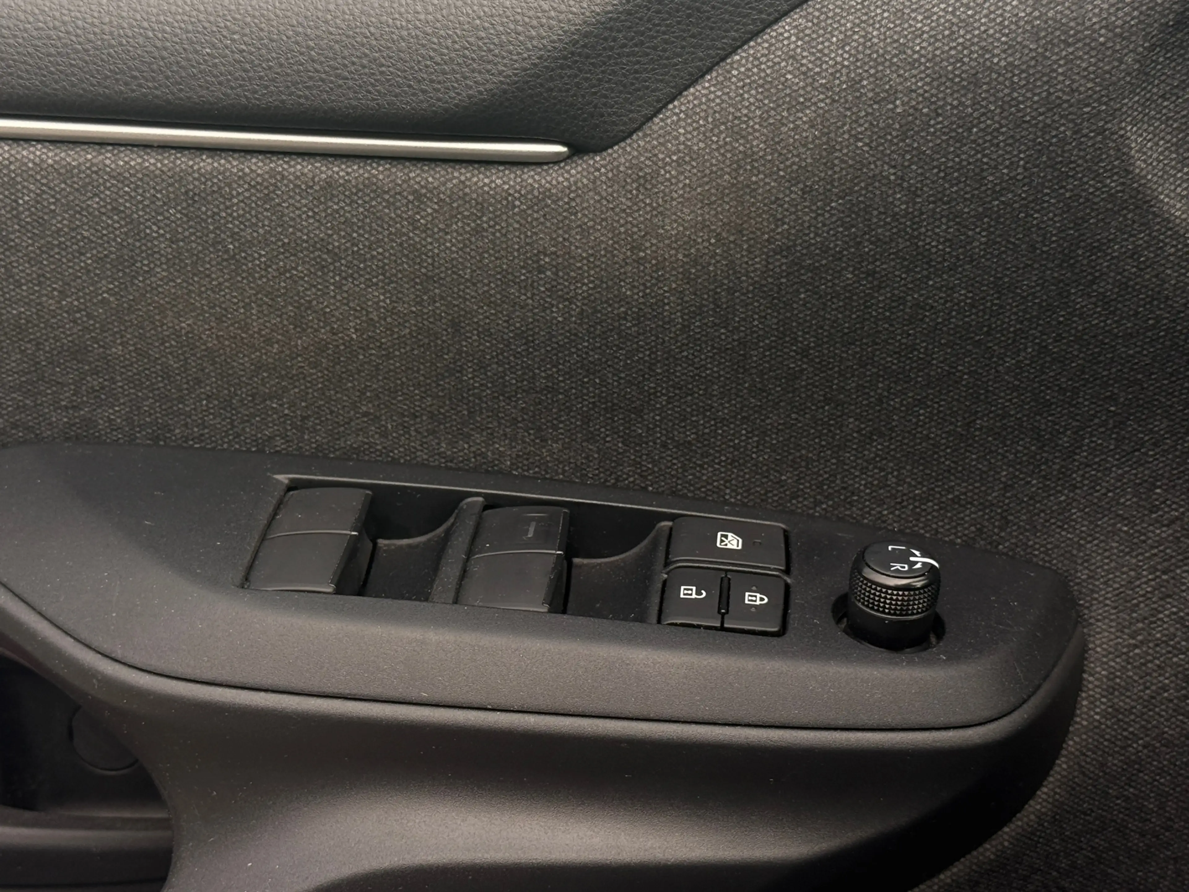Toyota Yaris 1.5 Hybrid First Edition Navi|Carplay|Camera — photo 22