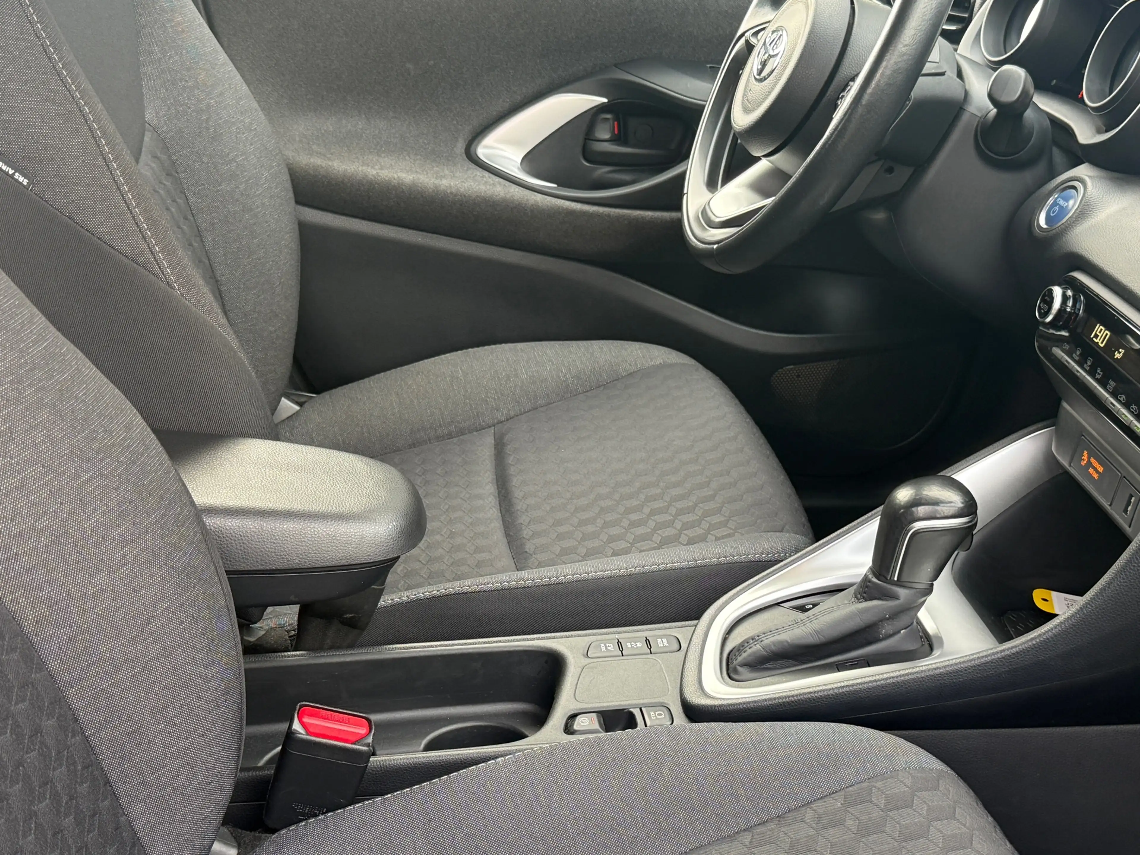 Toyota Yaris 1.5 Hybrid First Edition Navi|Carplay|Camera — photo 12