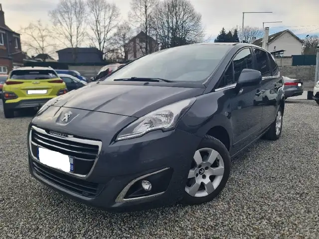 Peugeot 5008 1.6L HDi 120 CV  Setamp;S EAT6 7 Places Allure * REPRISE POSSIBLE *