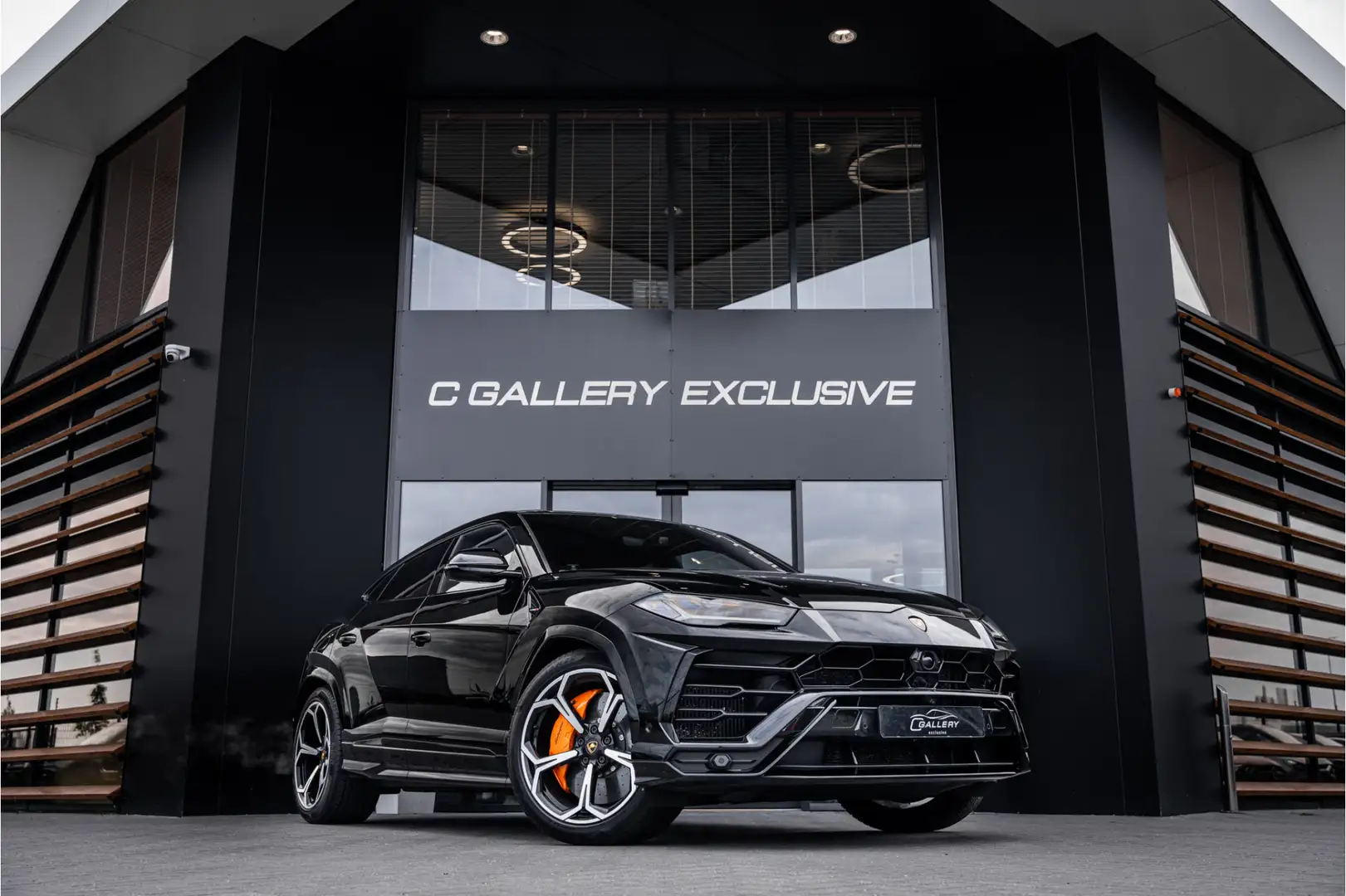 Lamborghini Urus 4.0 V8 - Akrapovic l B&O Advanc. l Panorama l Deal Negro - 1