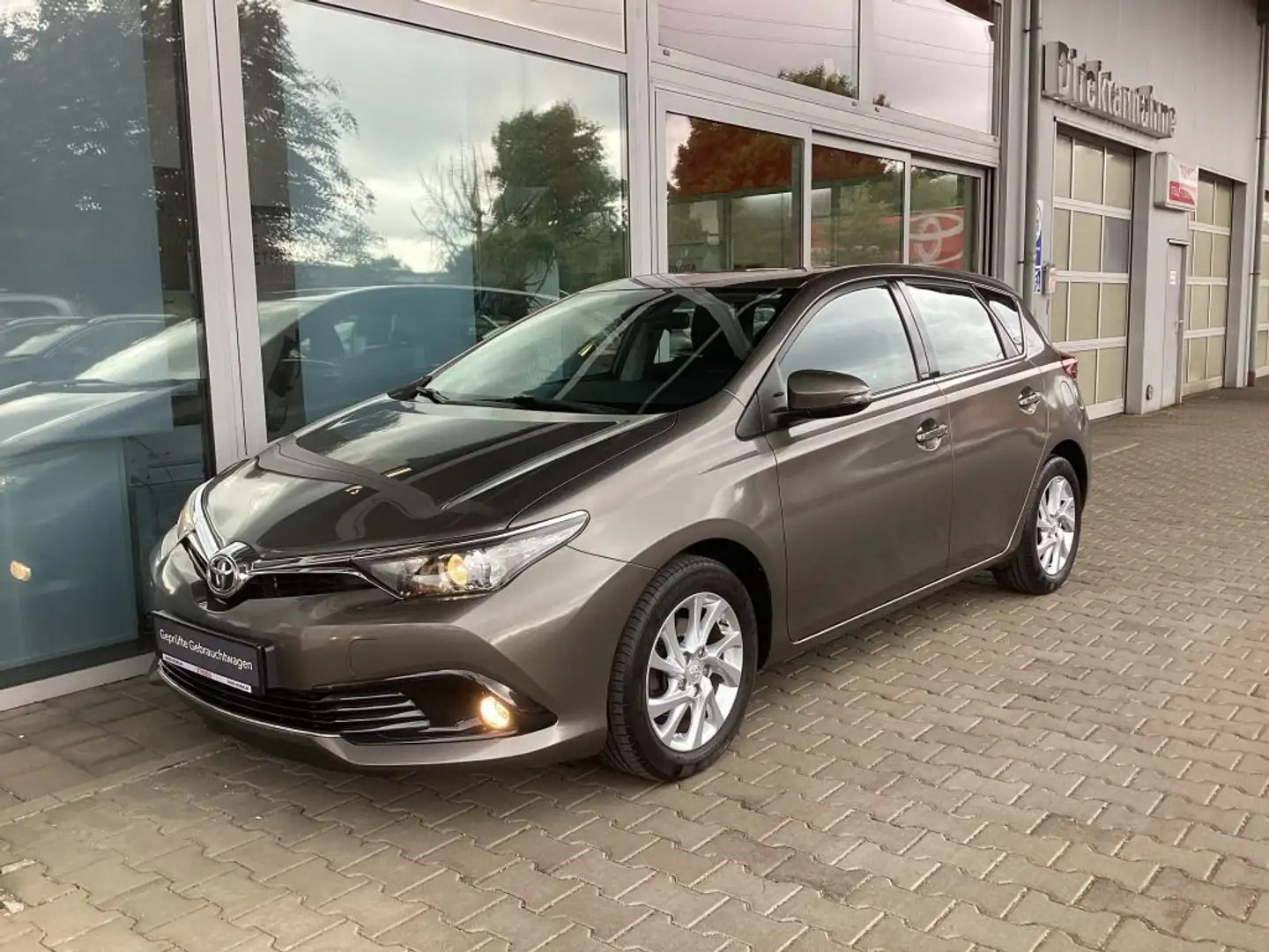 Toyota Auris 1.2 Turbo Edition-S - 2
