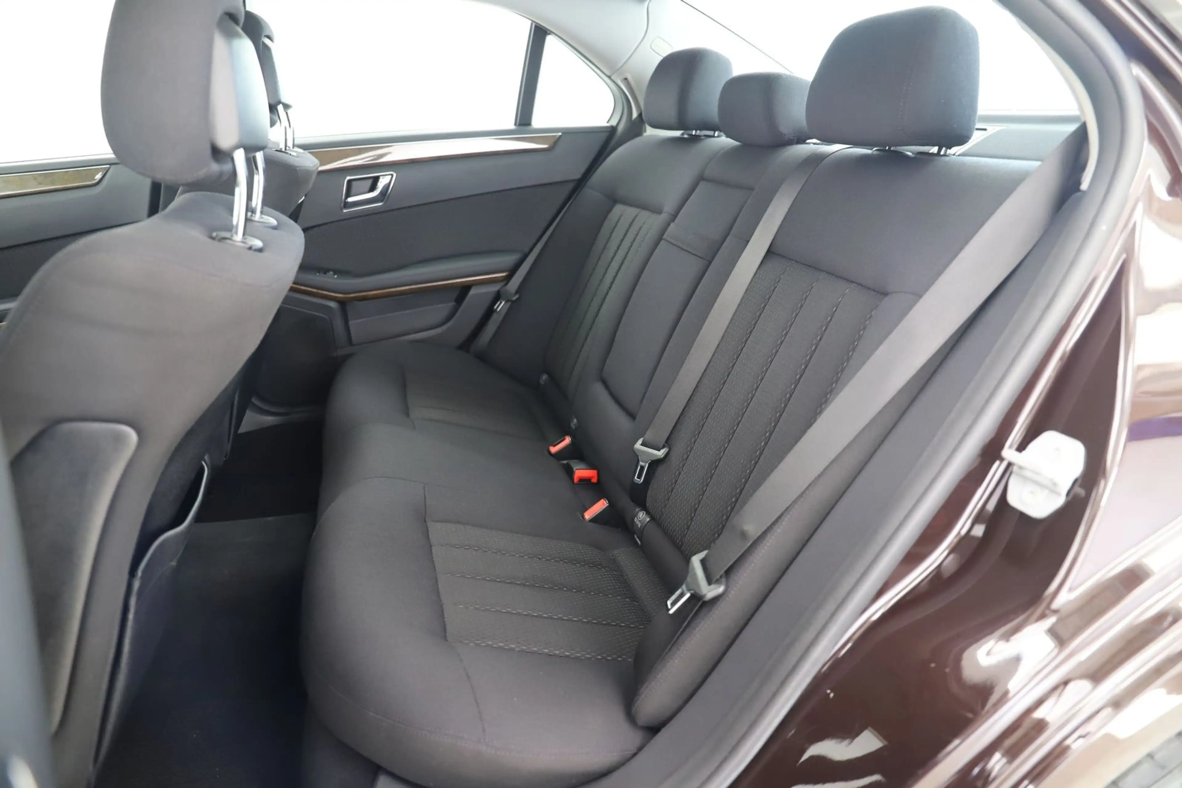 Mercedes-Benz E 250 CGI — photo 11