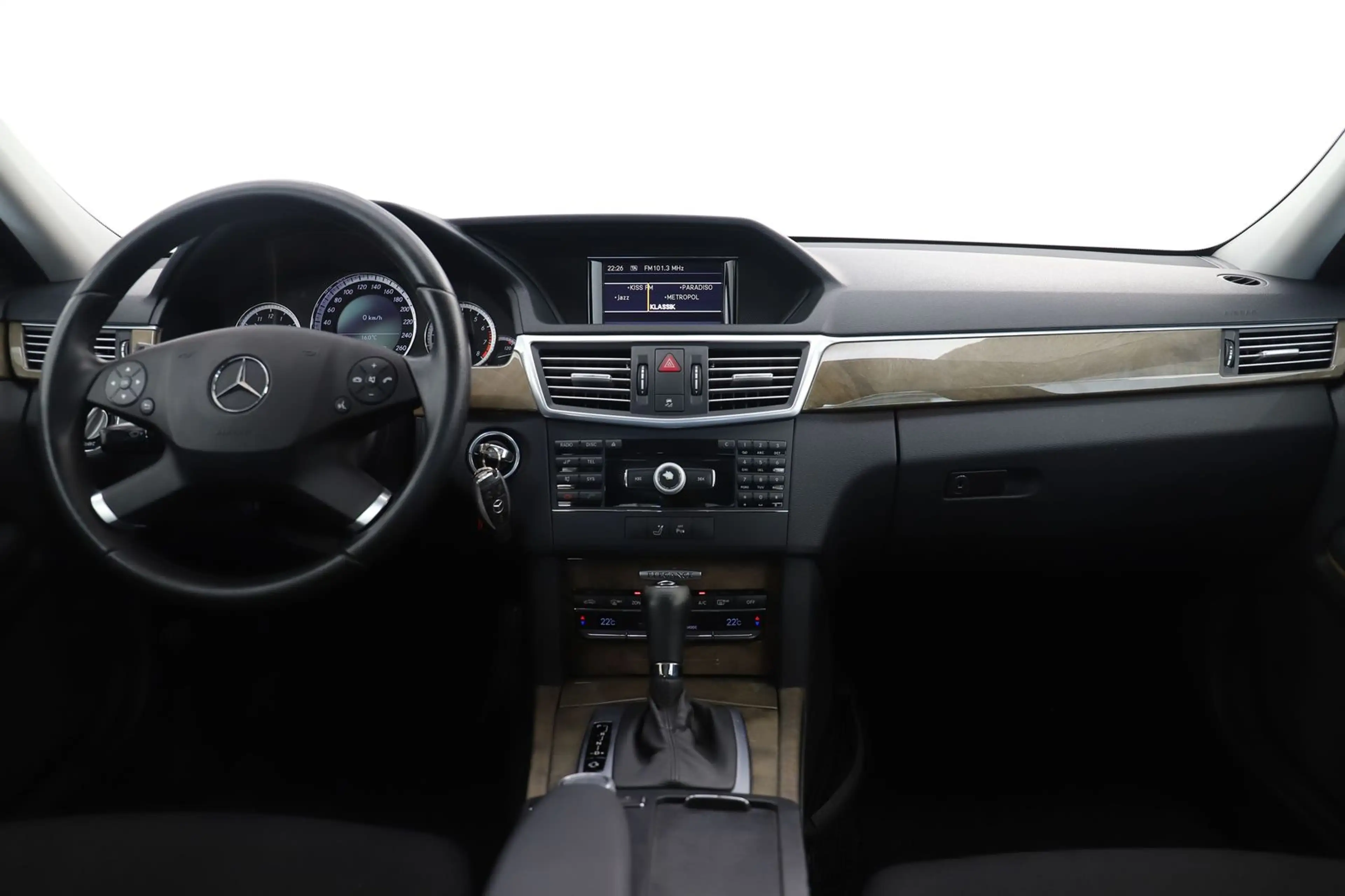 Mercedes-Benz E 250 CGI — photo 14